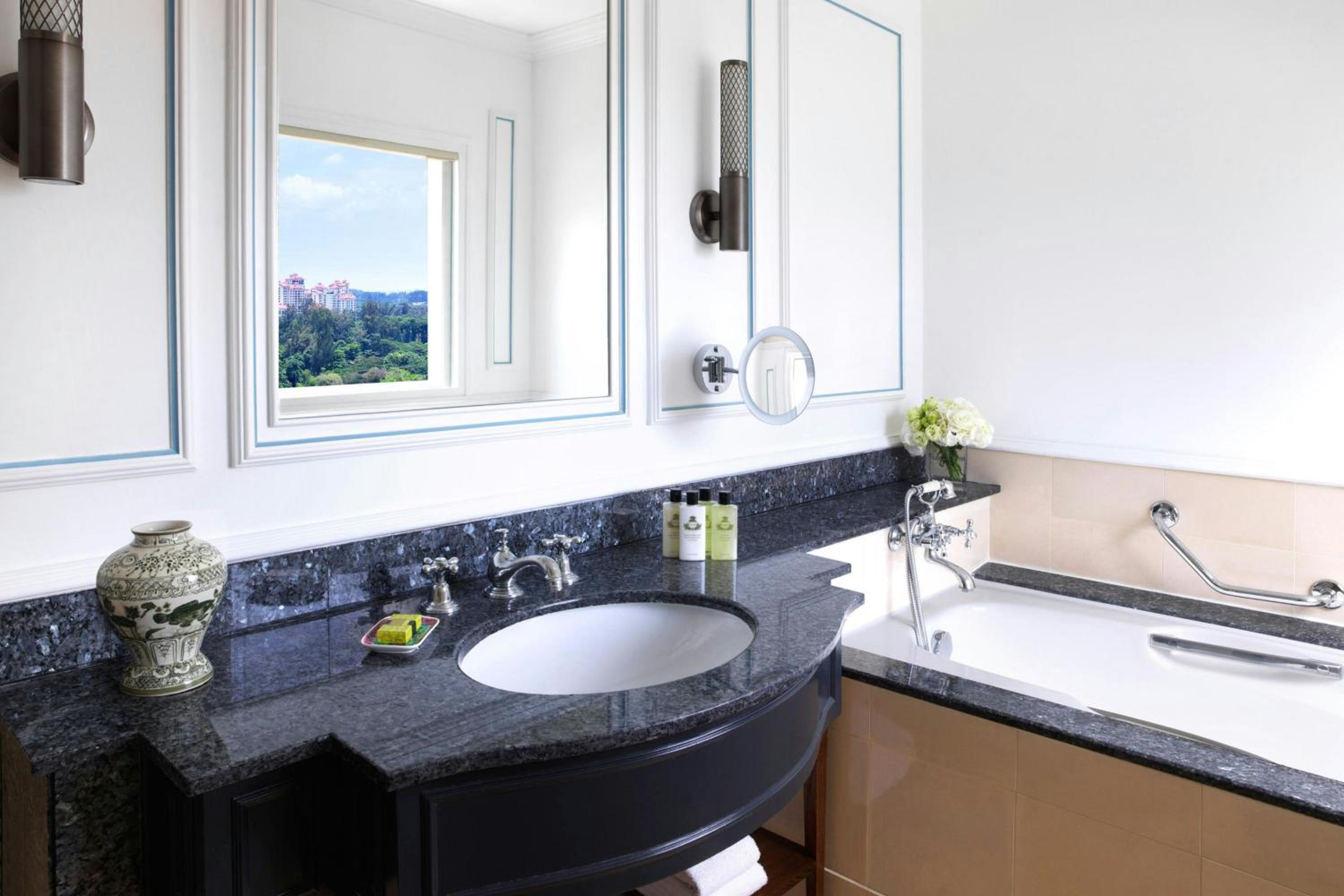 One-Bedroom Specialty King Suite with Club Access