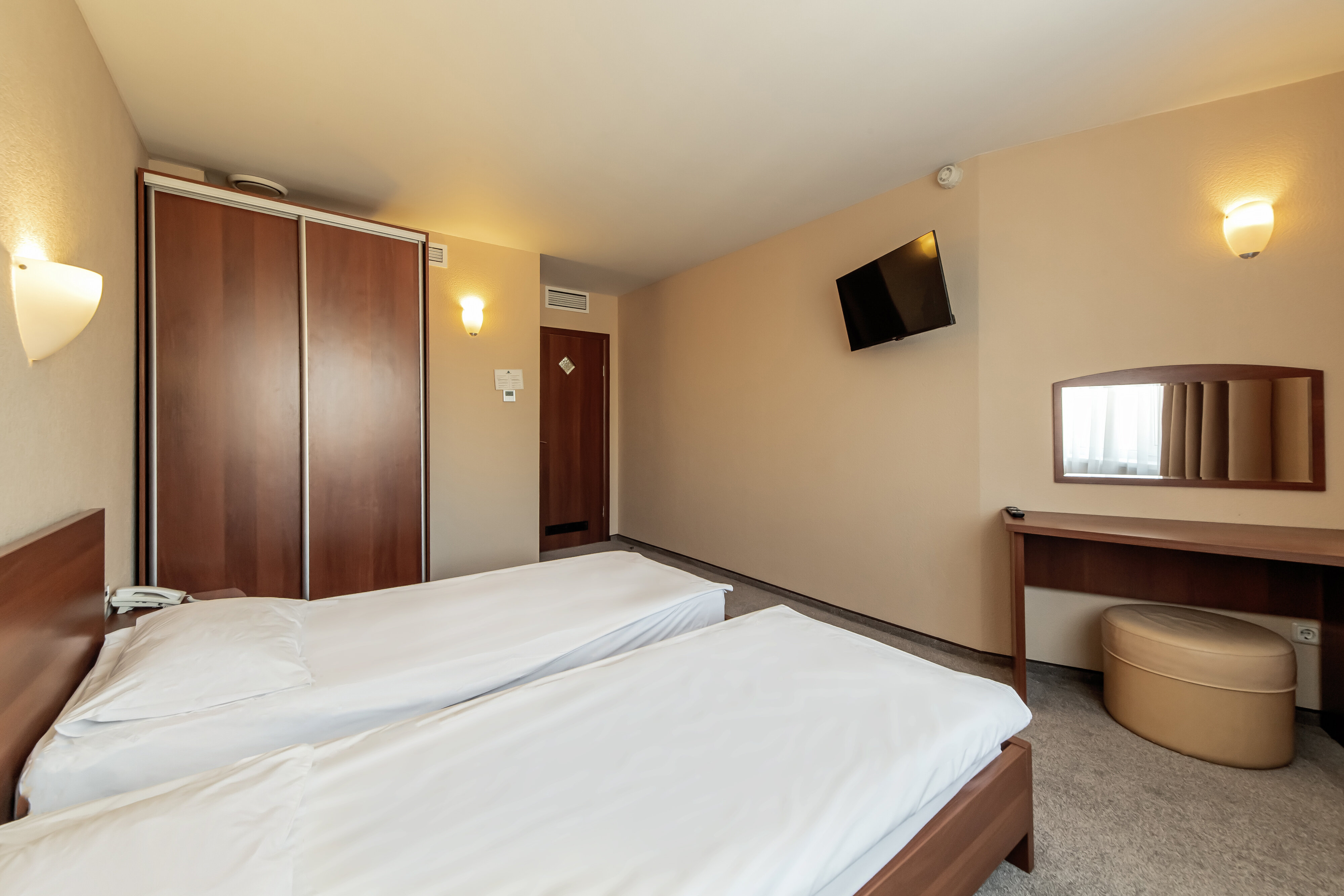 Улучшенный двухместный номер с 2 отдельными кроватями