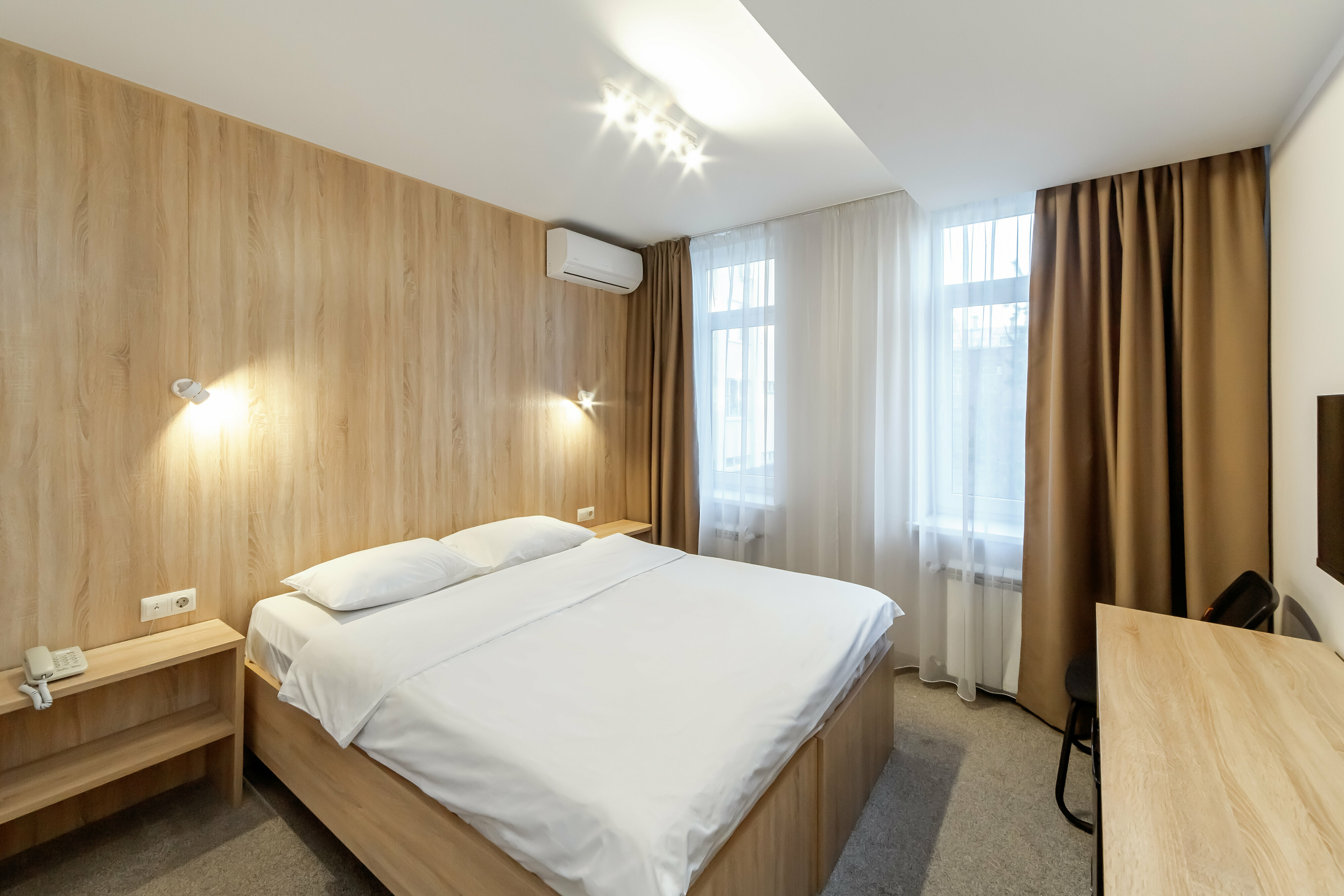 Стандарт + с двуспальной или двумя односпальными кроватями