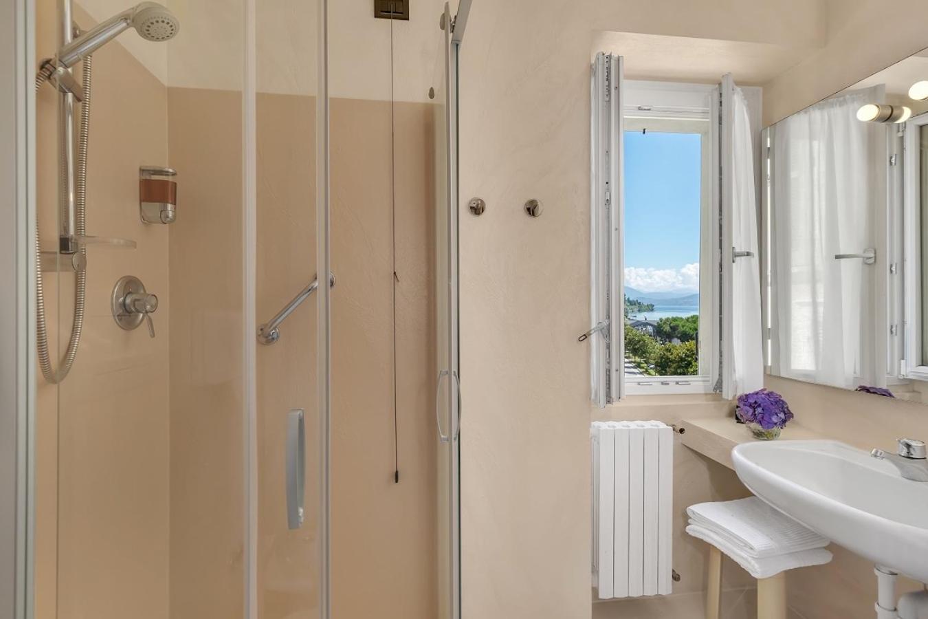 Double Room with Lake View