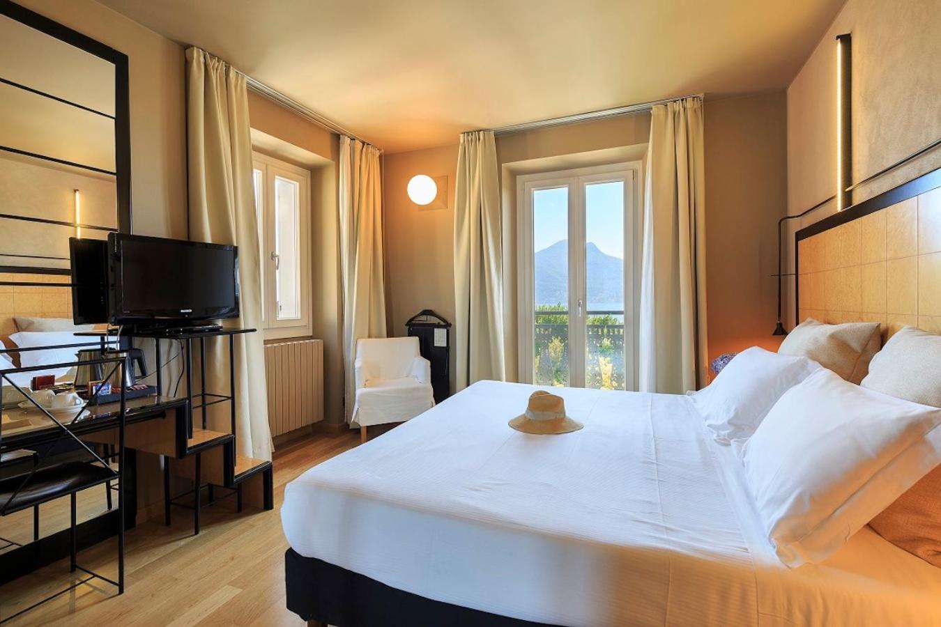 Double Room with Lake View