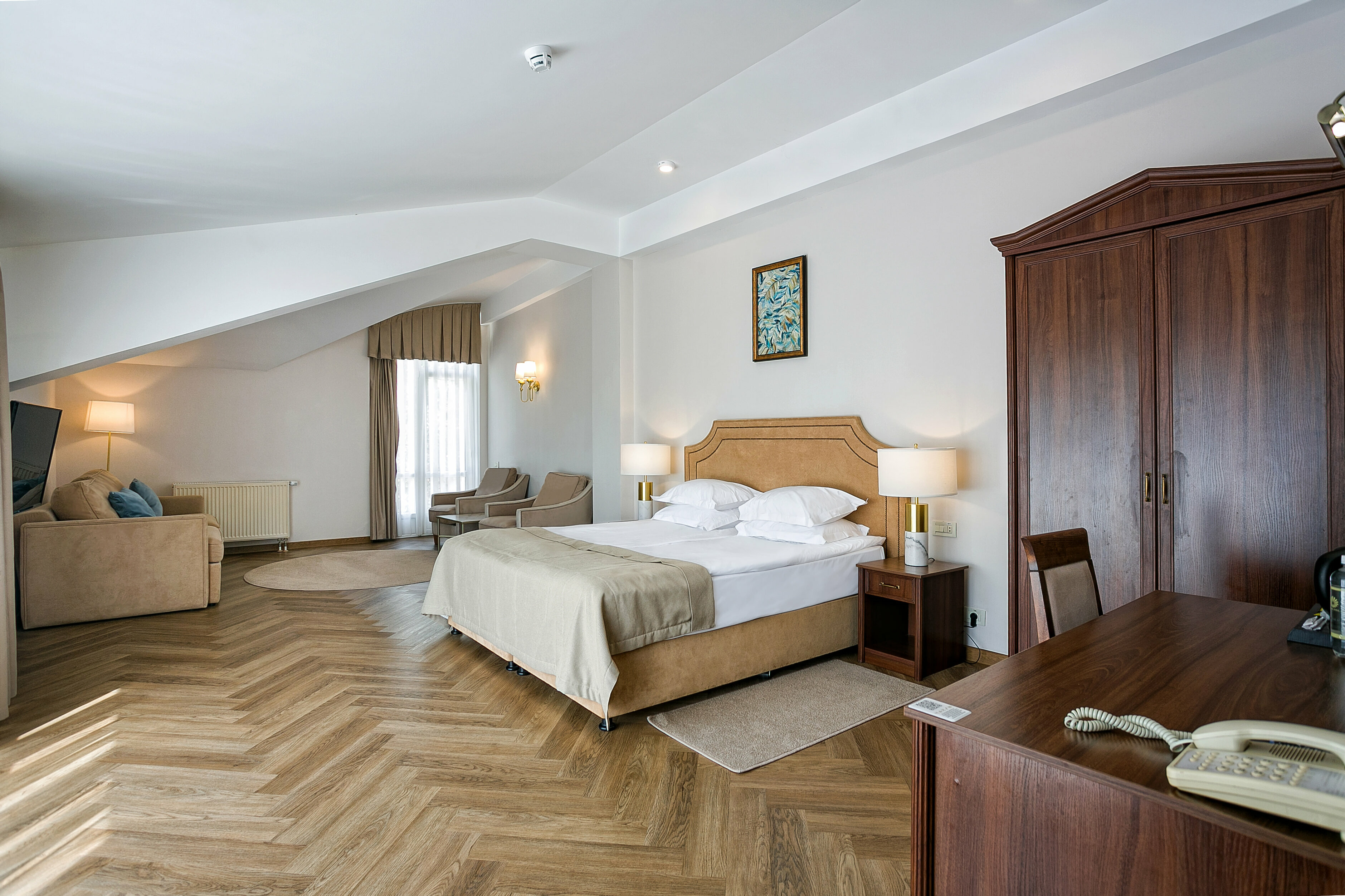 СУПЕРИОР С ВИДОМ НА ПАРК