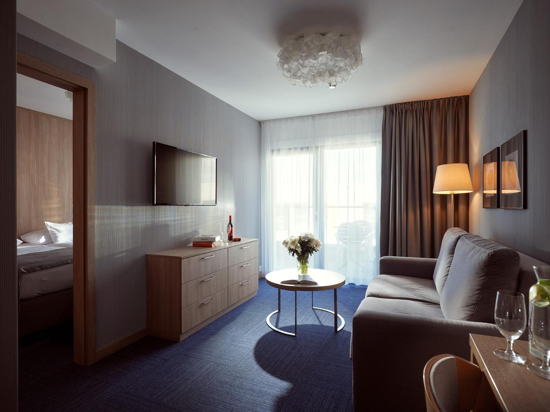One-Bedroom Suite with Side Sea View