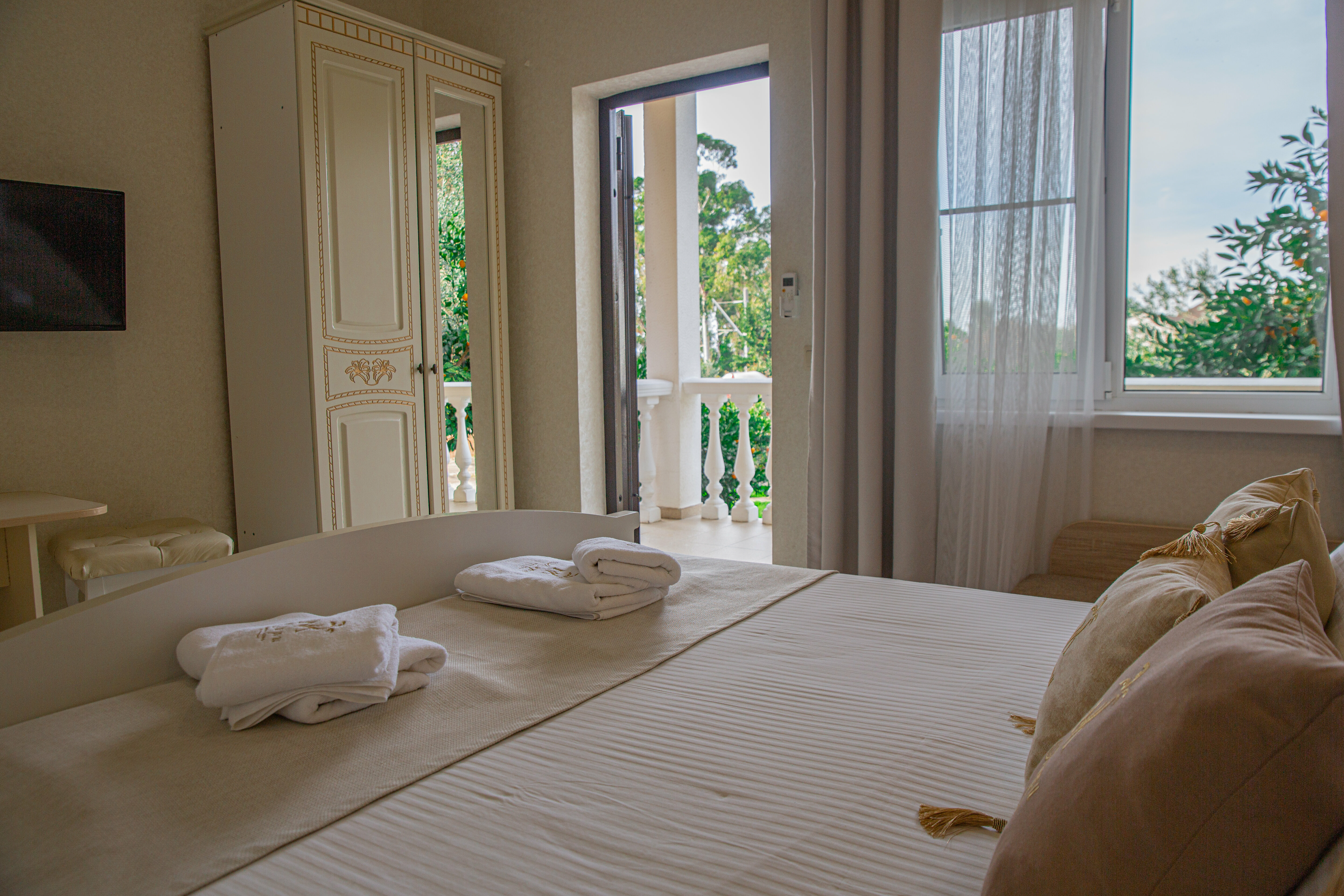 Семейный номер с видом на сад