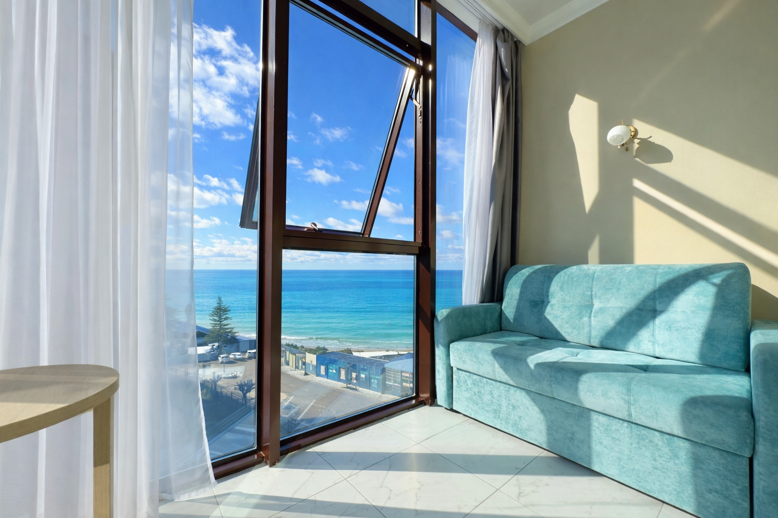 Люкс с видом на море и реку с балконом