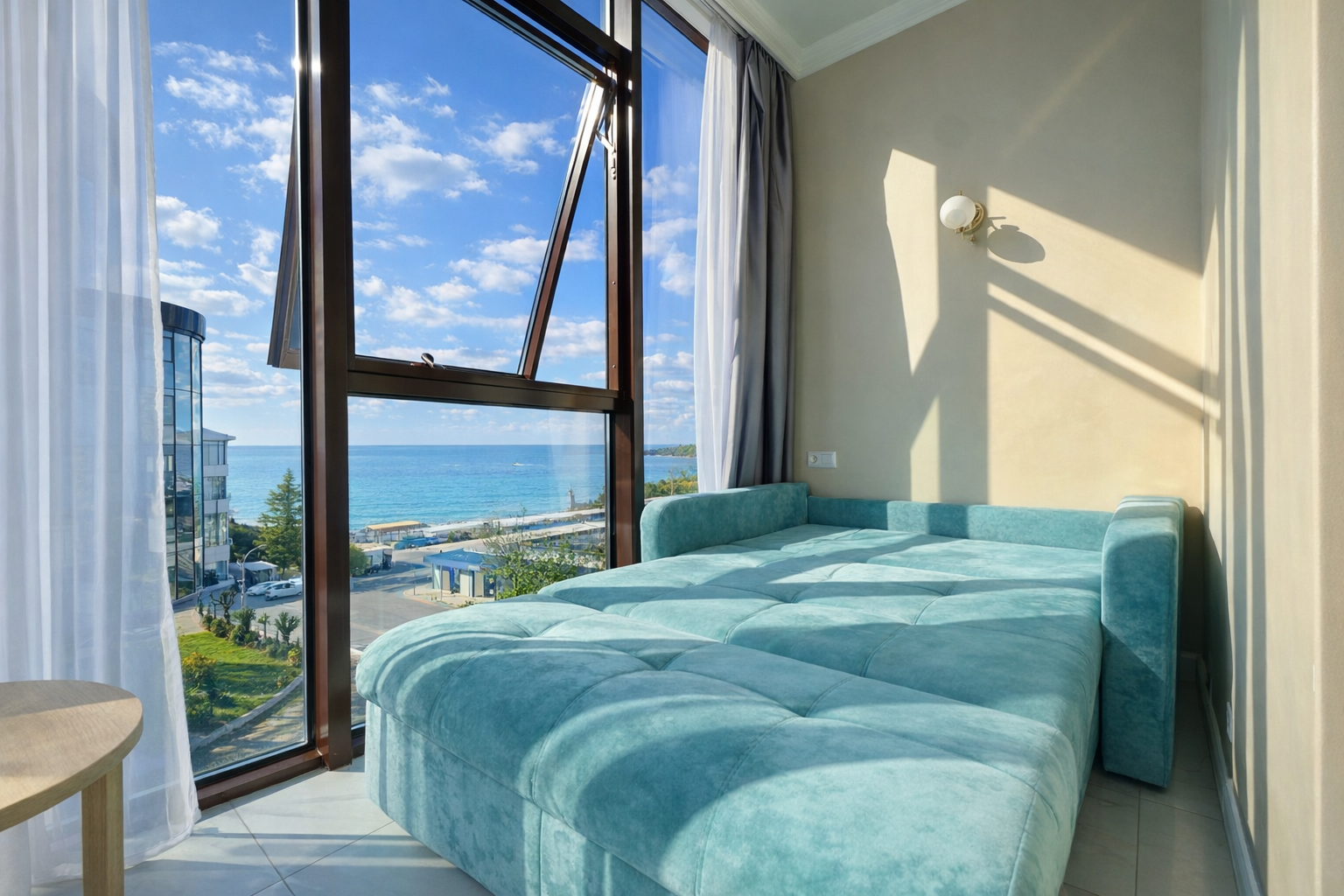 Люкс с видом на море и реку с балконом