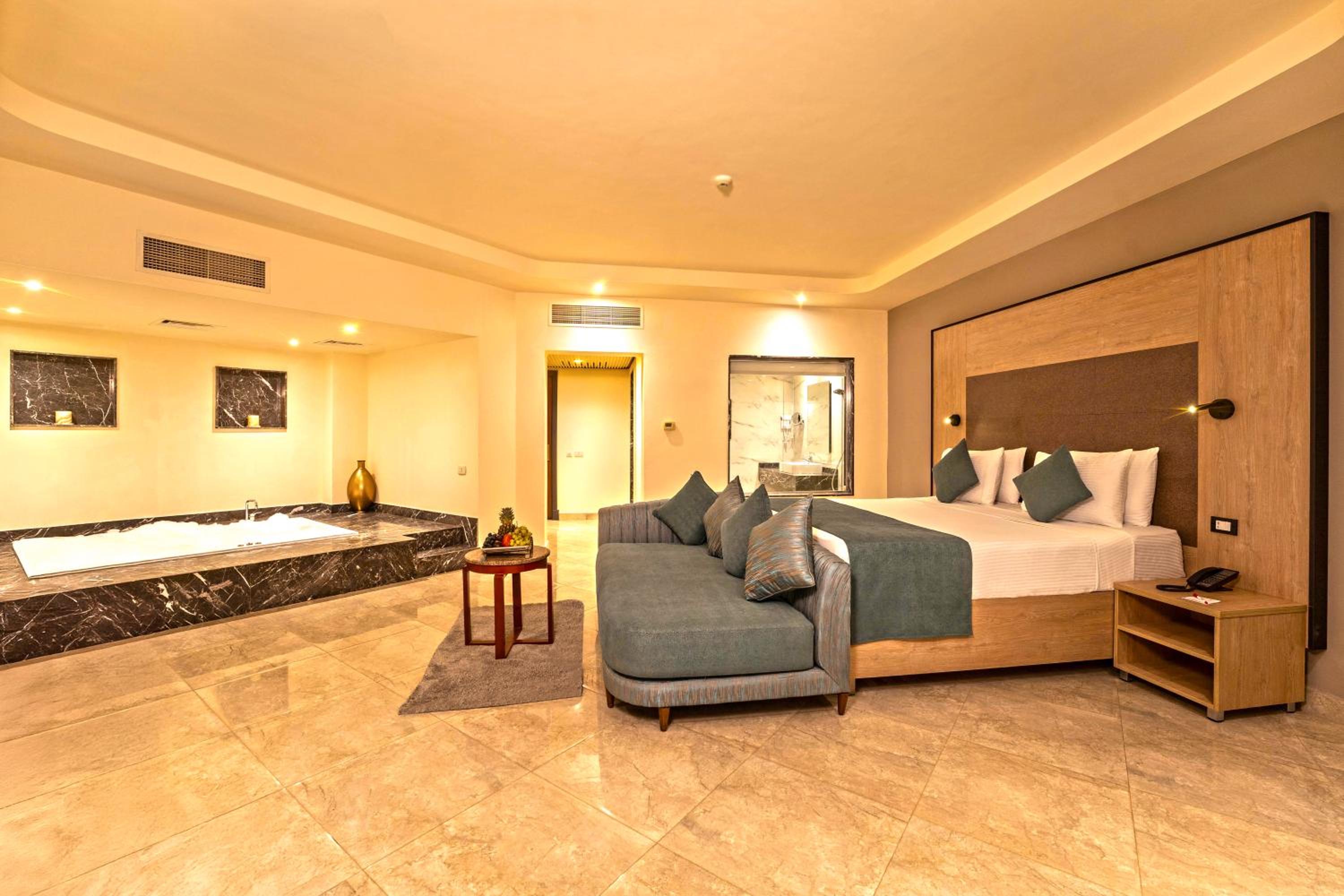 Deluxe Suite with Spa Bath
