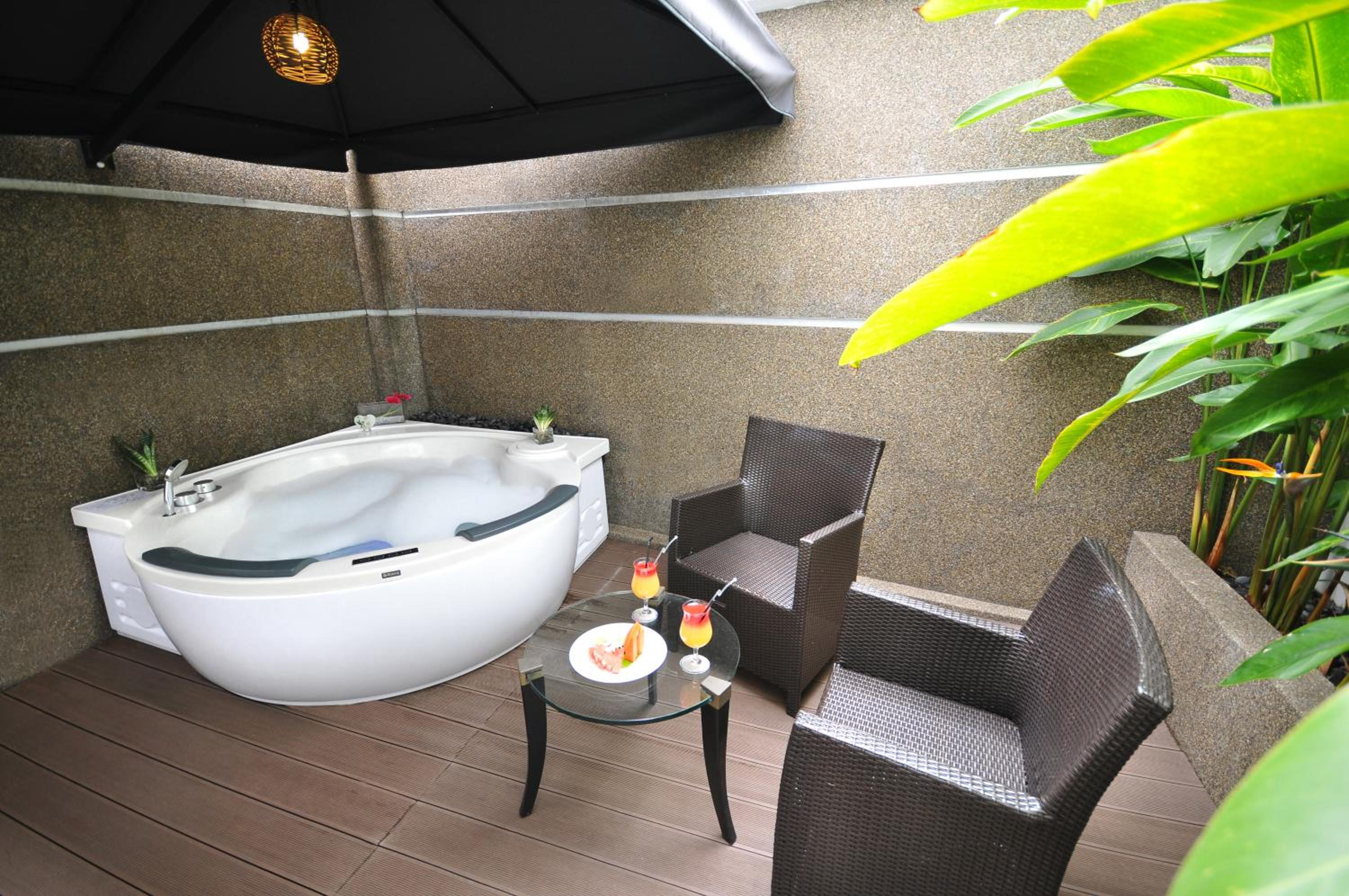 Junior Family Suite with Bathtub