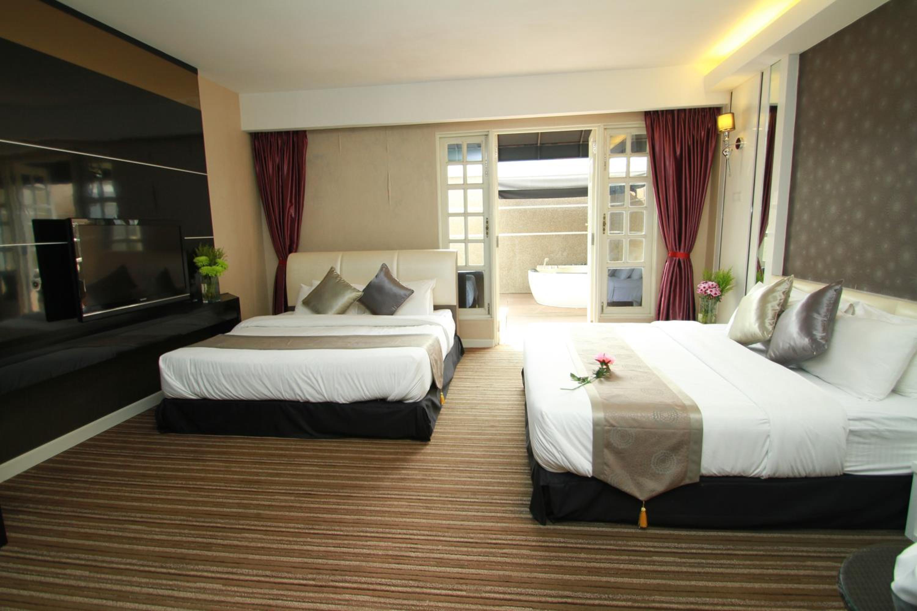 Junior Family Suite with Bathtub