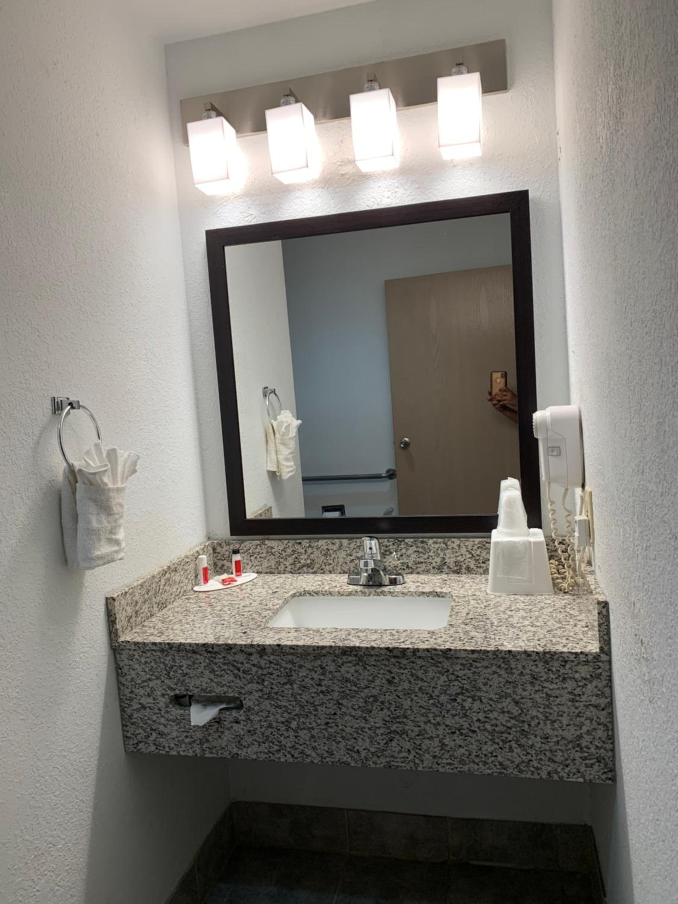 King Room - Mobility Access/Non-Smoking