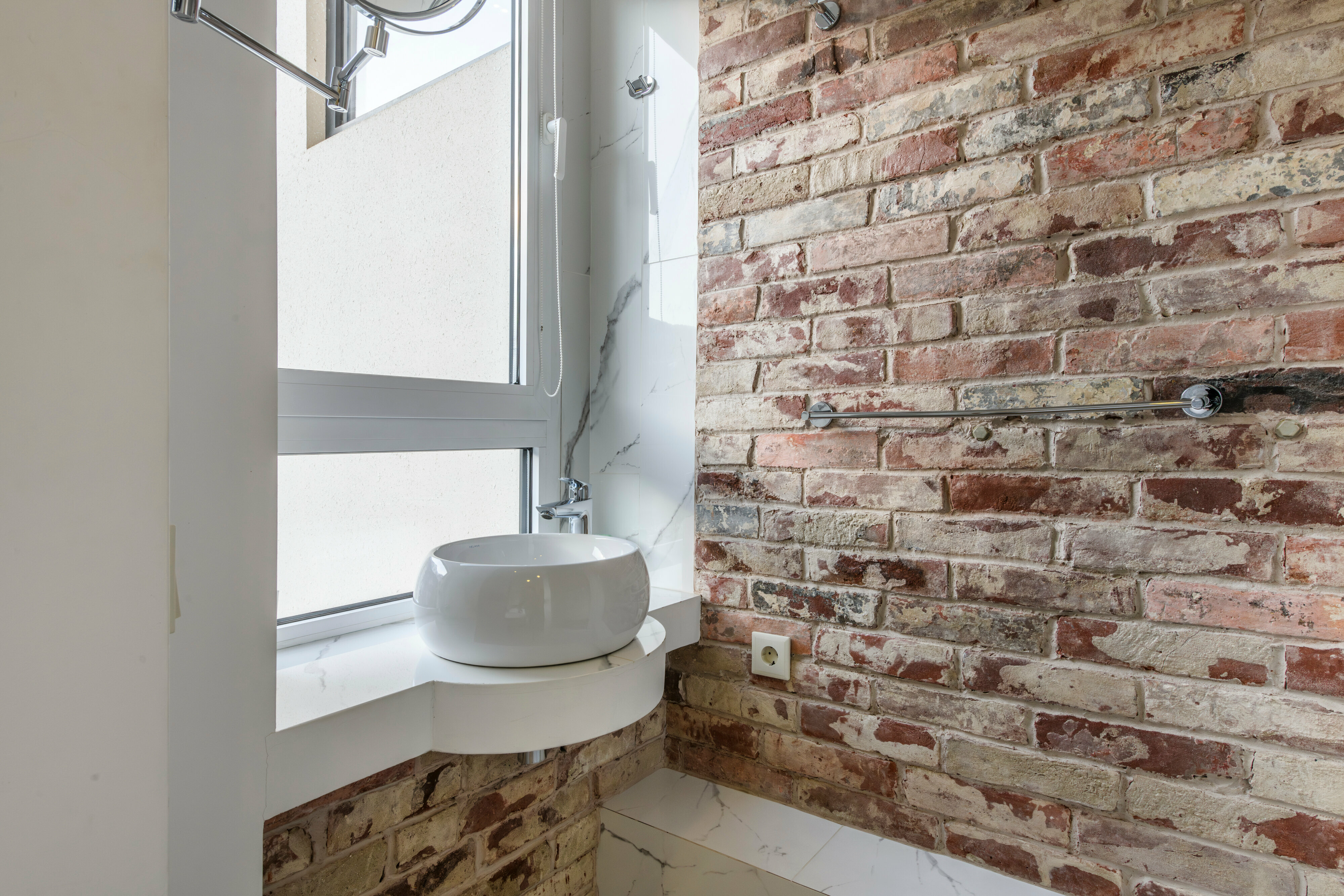 🏡ЛАЙТ ДЖЕМ ДИЗАЙН-СТУДИЯ | 28 м²| Гипнотический вид из кровати и умывальник у окна