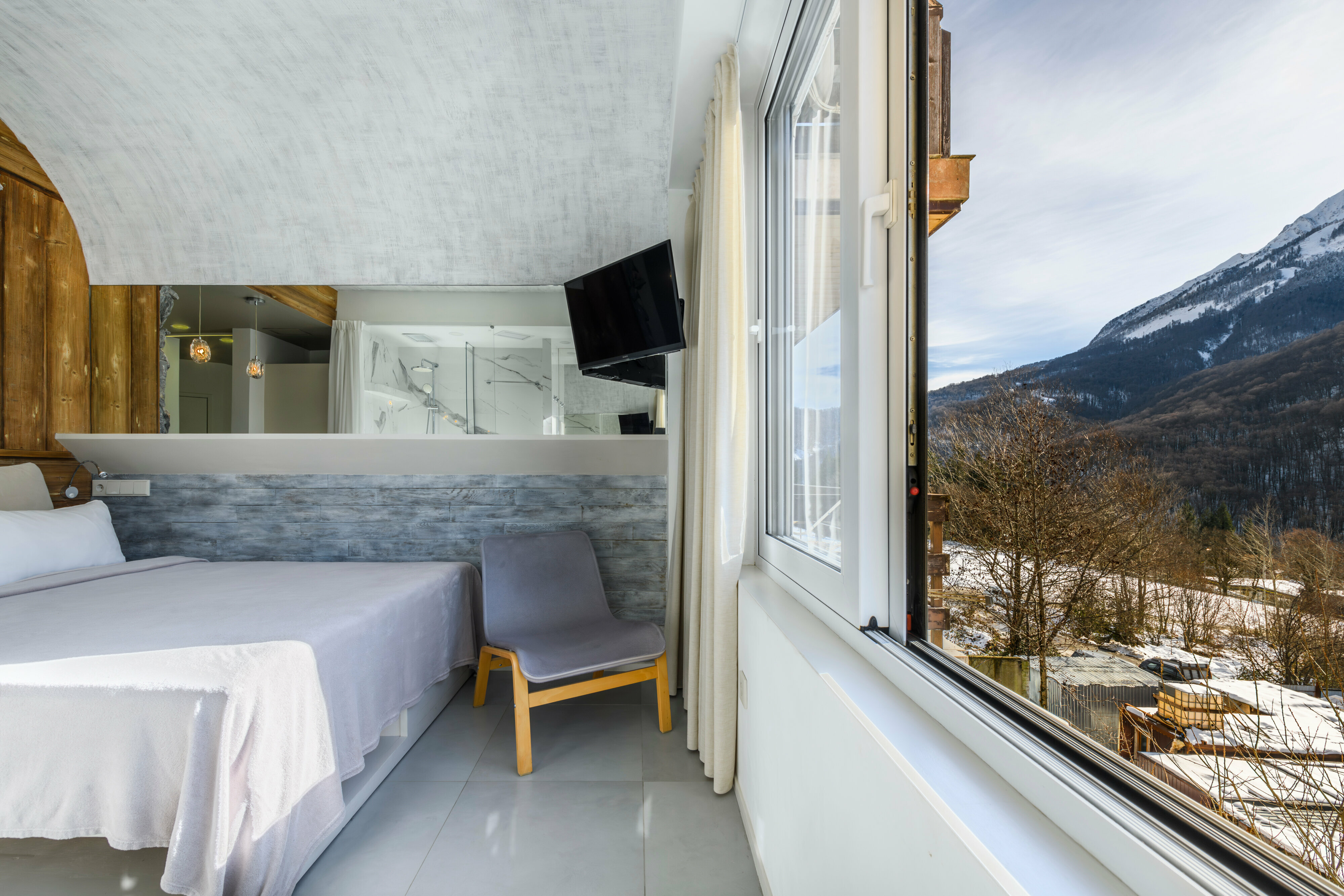 ЛАЙТ БЛЮ ДИЗАЙН-СТУДИЯ | 30 м² | 2 этаж Уют в стиле ростик с горным пейзажем!