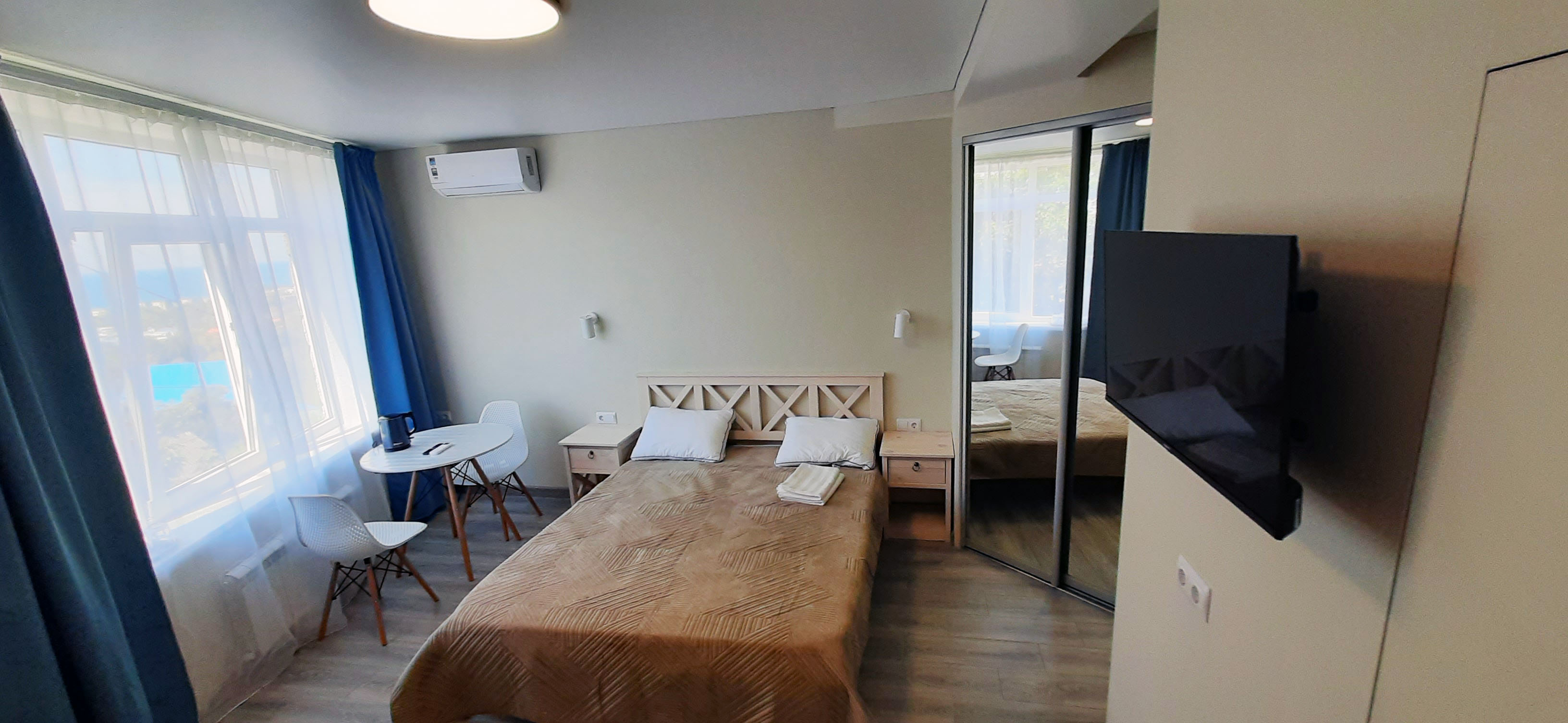 Двухместный номер с доп. местом без балкона с видом на море