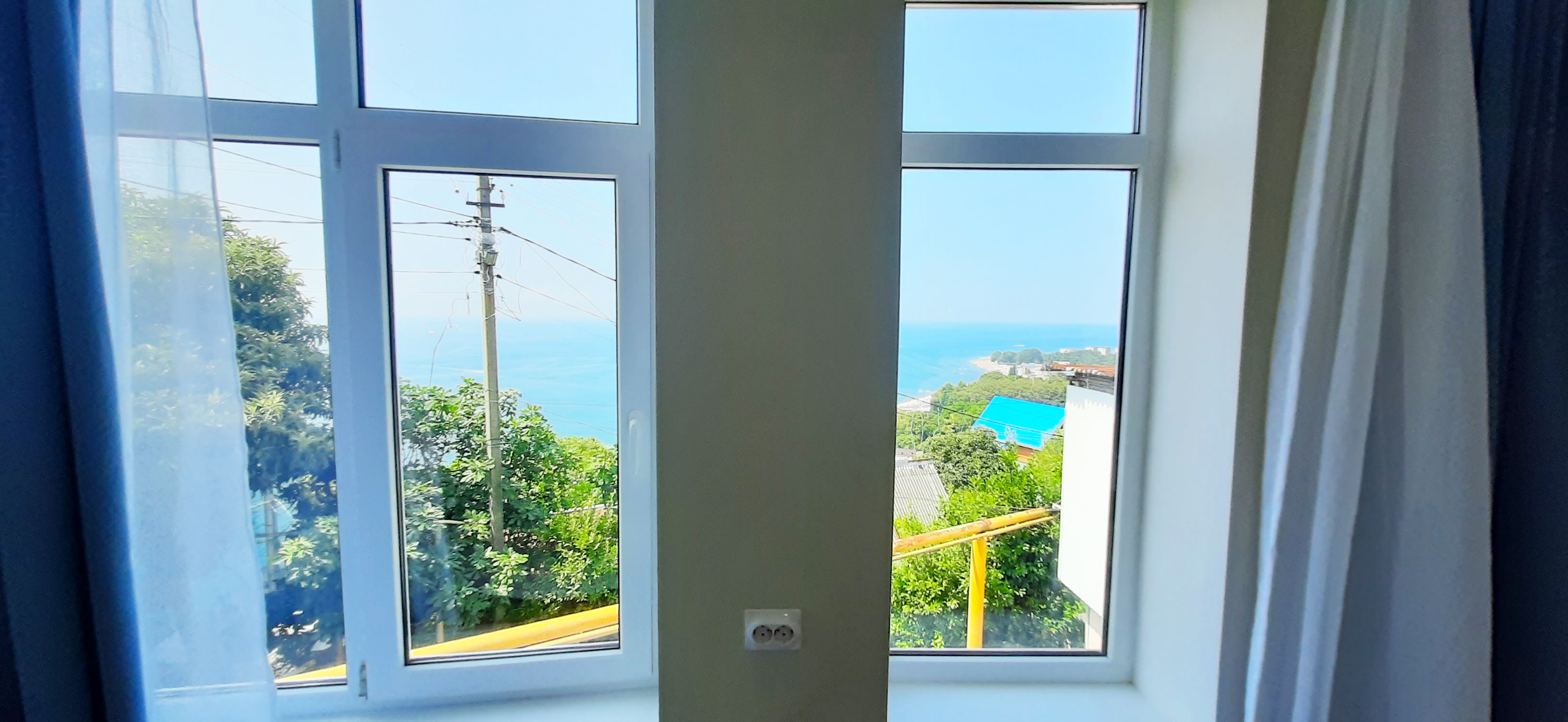 Двухместный номер с доп. местом без балкона с видом на море