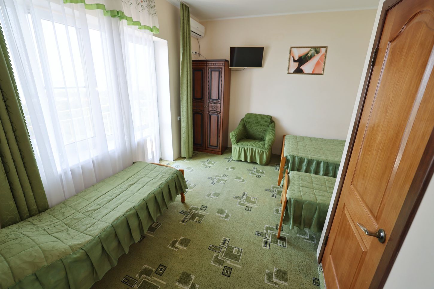 Семейный номер с балконом и видом на море