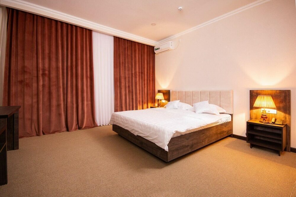 Deluxe Room, 1 King Bed