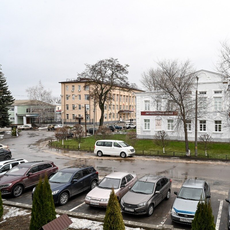 Номер комфорт с балконом и видом на площадь