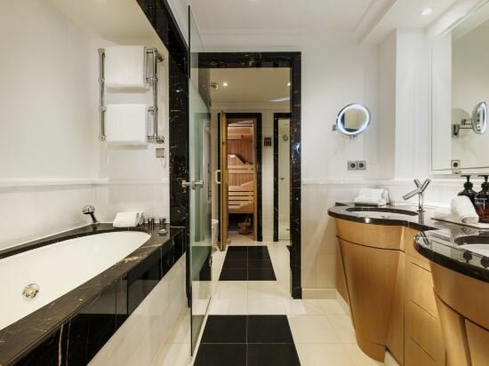 Hommage Deluxe Suite