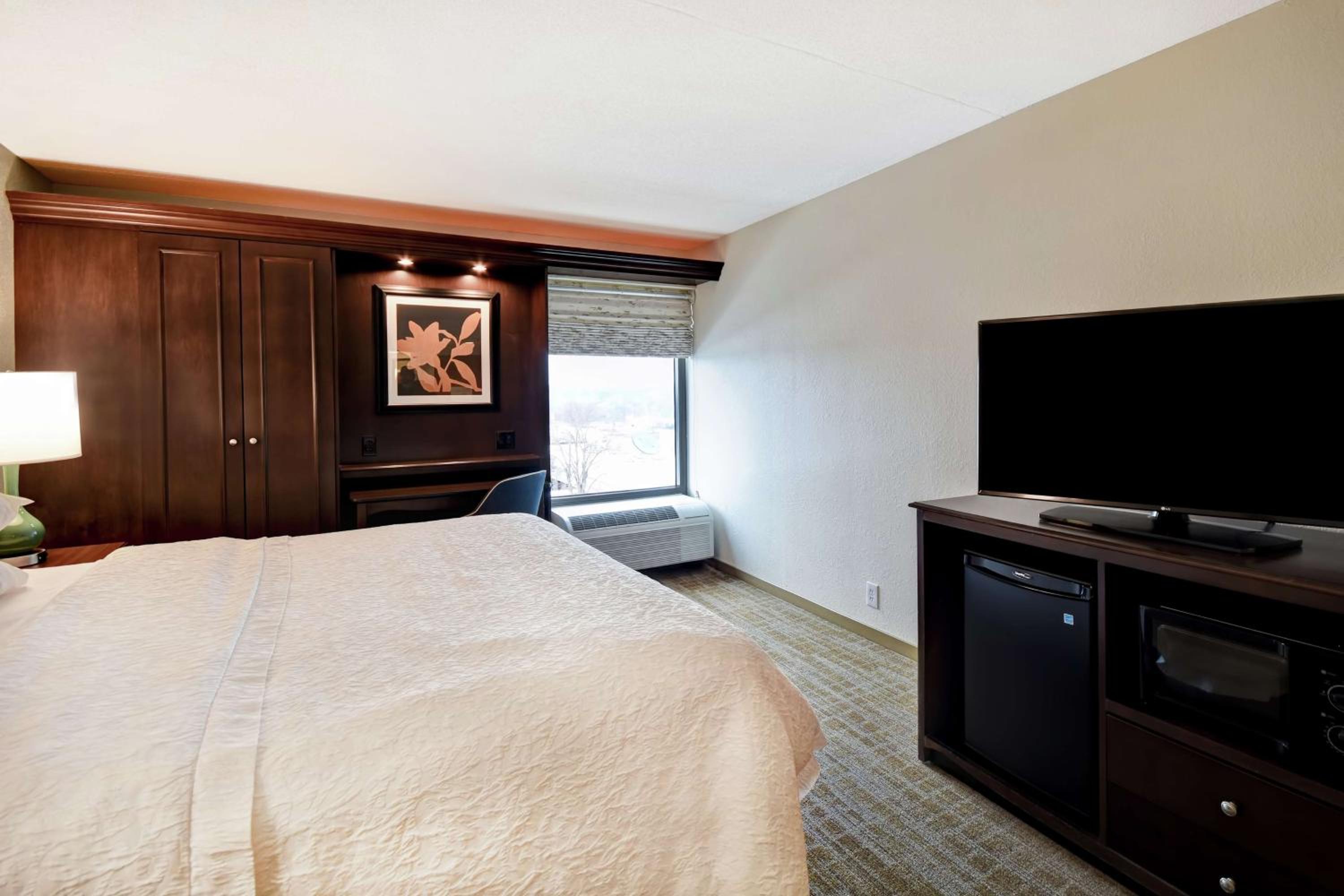 Deluxe King Room - Non-Smoking
