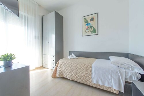 Панорамный одноместный номер, балкон, вид на море в Hotel Grand Meeting