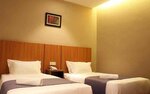 Superior Twin Room (No Window) в Ahyu Hotel
