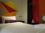 Standard Twin Pool View Room в Ibis Styles Singapore On Macpherson