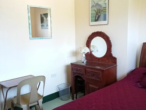 Standard Double Room with Low Window в Villa 301 B&b