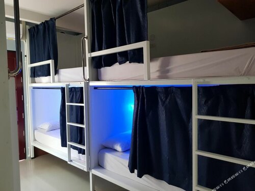 Bed in Mixed Dorm (8 persons) with Private Bathroom в The Little Nest
