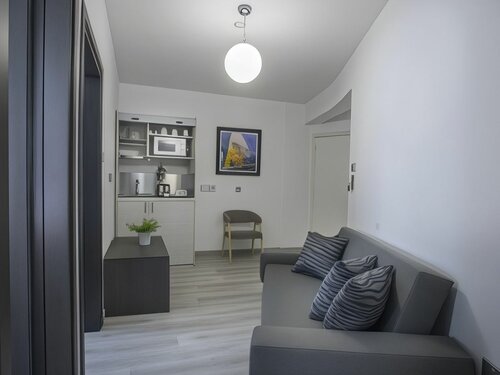 Superior Two-Bedroom Apartment With City View And Balcony в Blazer Residence