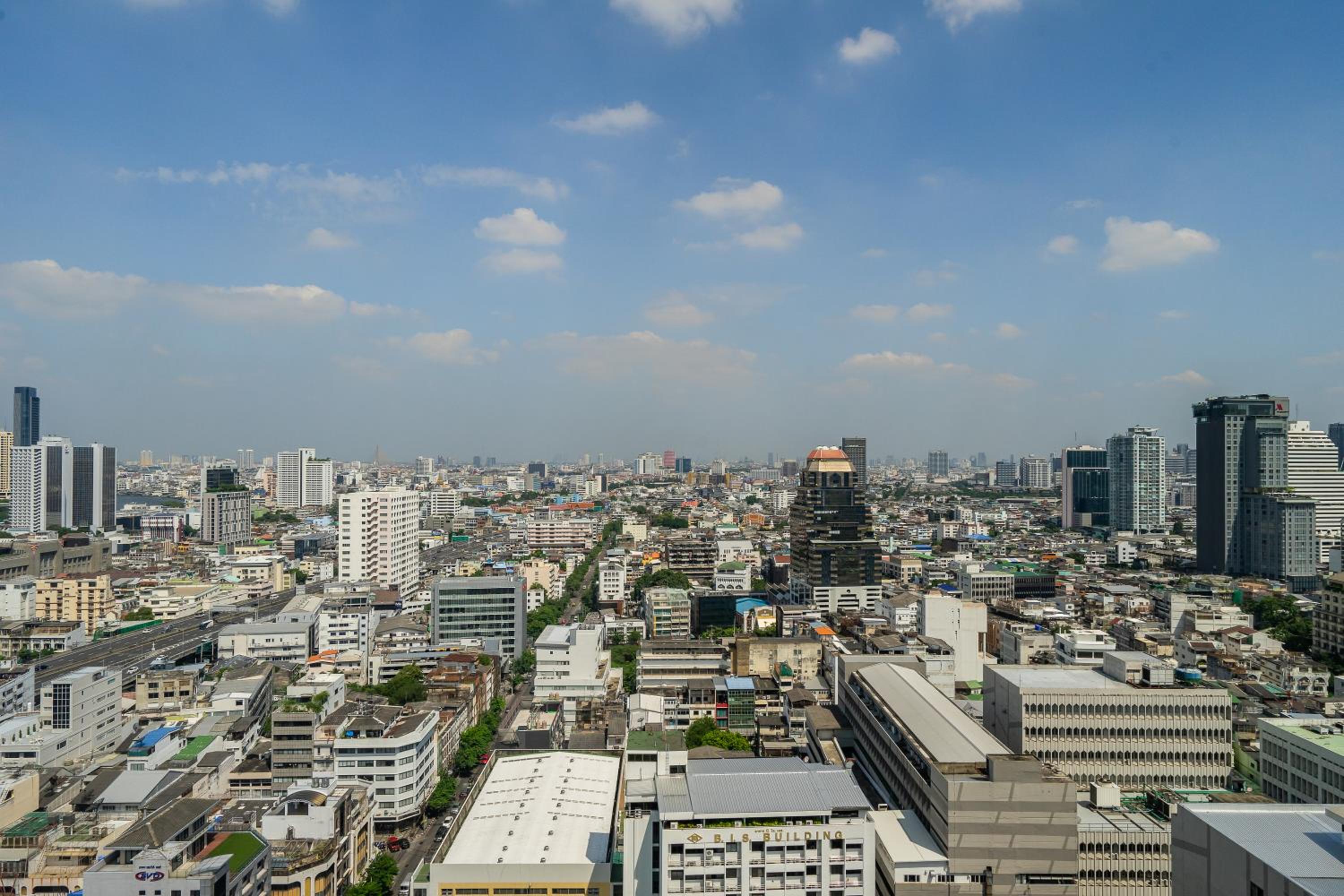 One-Bedroom Premium Suite with City View - Non-Smoking