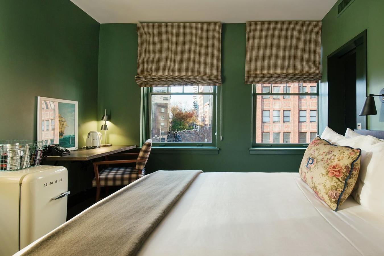 Deluxe Queen Room with View