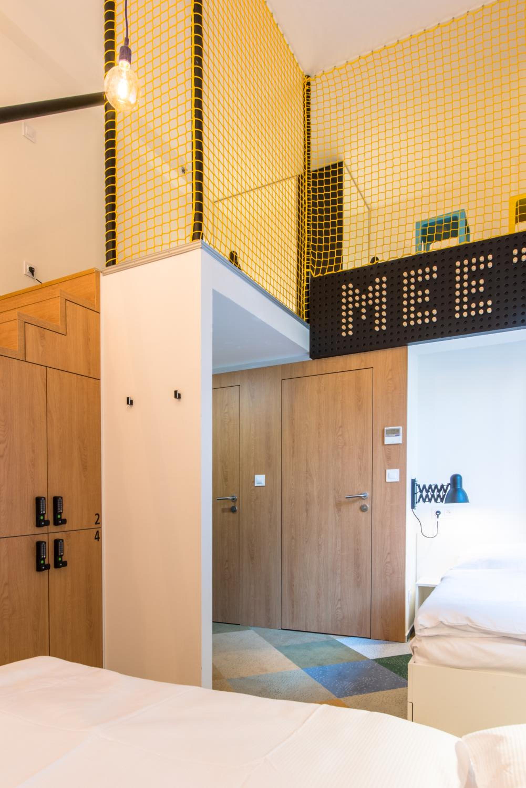  Bed in Mixed Dormitory Room 