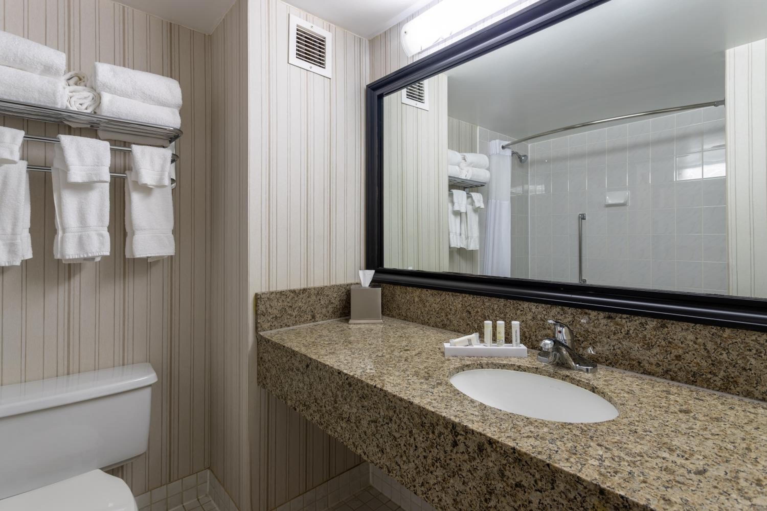 Deluxe Queen Room with Two Queen Beds - Non-Smoking
