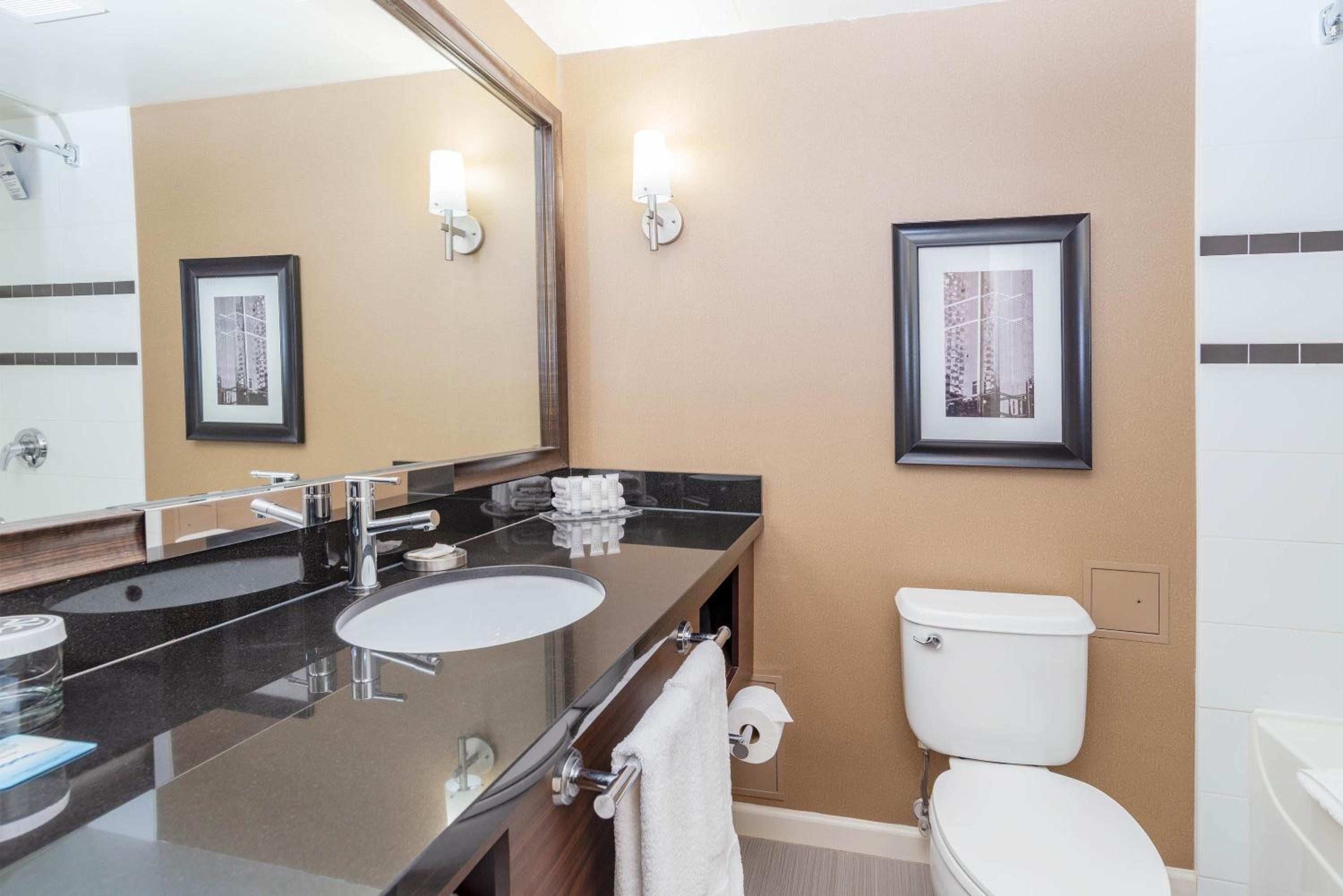 Deluxe Room, 1 King Bed, Sofa Bed, View, Columbia Tower