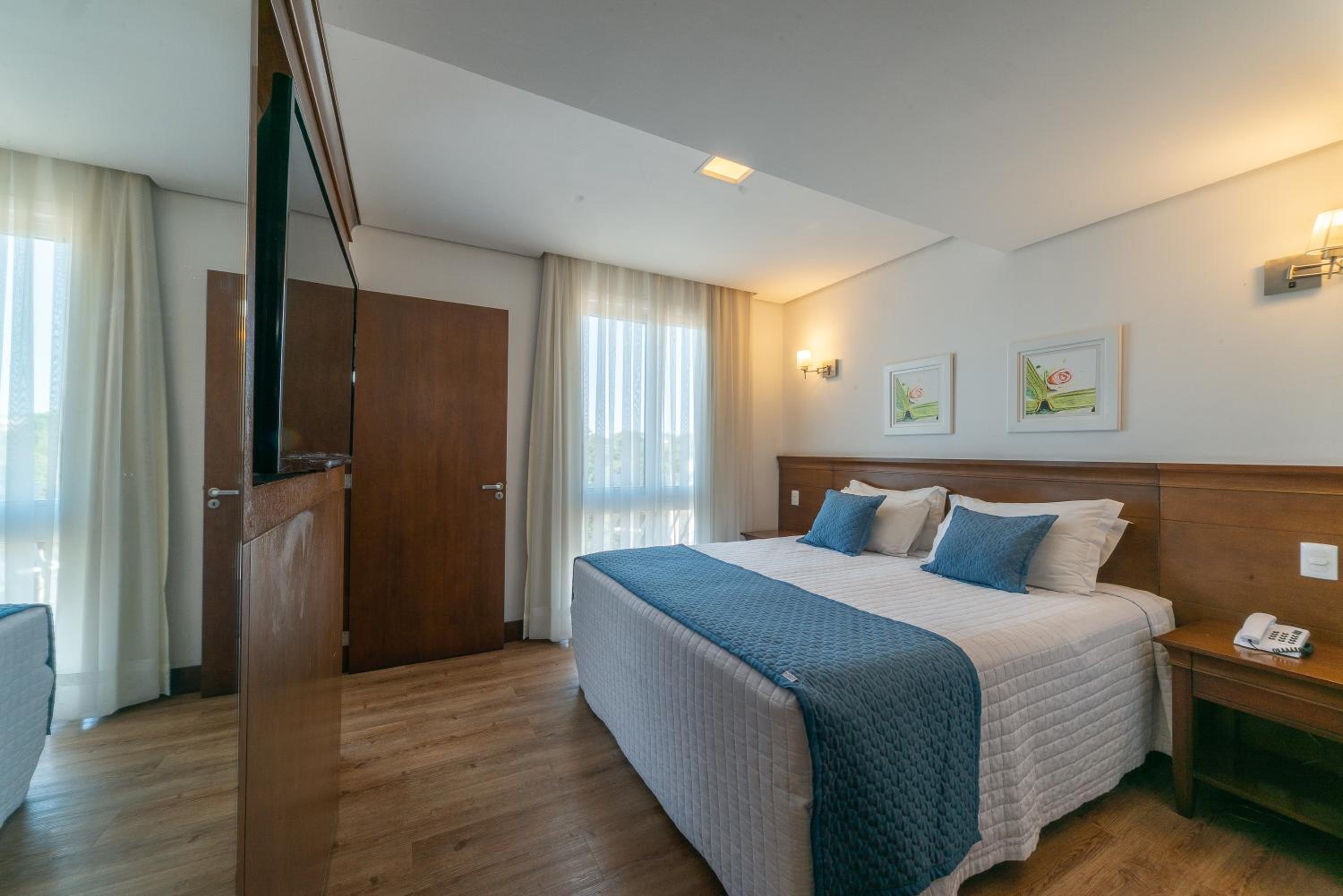 Deluxe Suite with Spa Bath