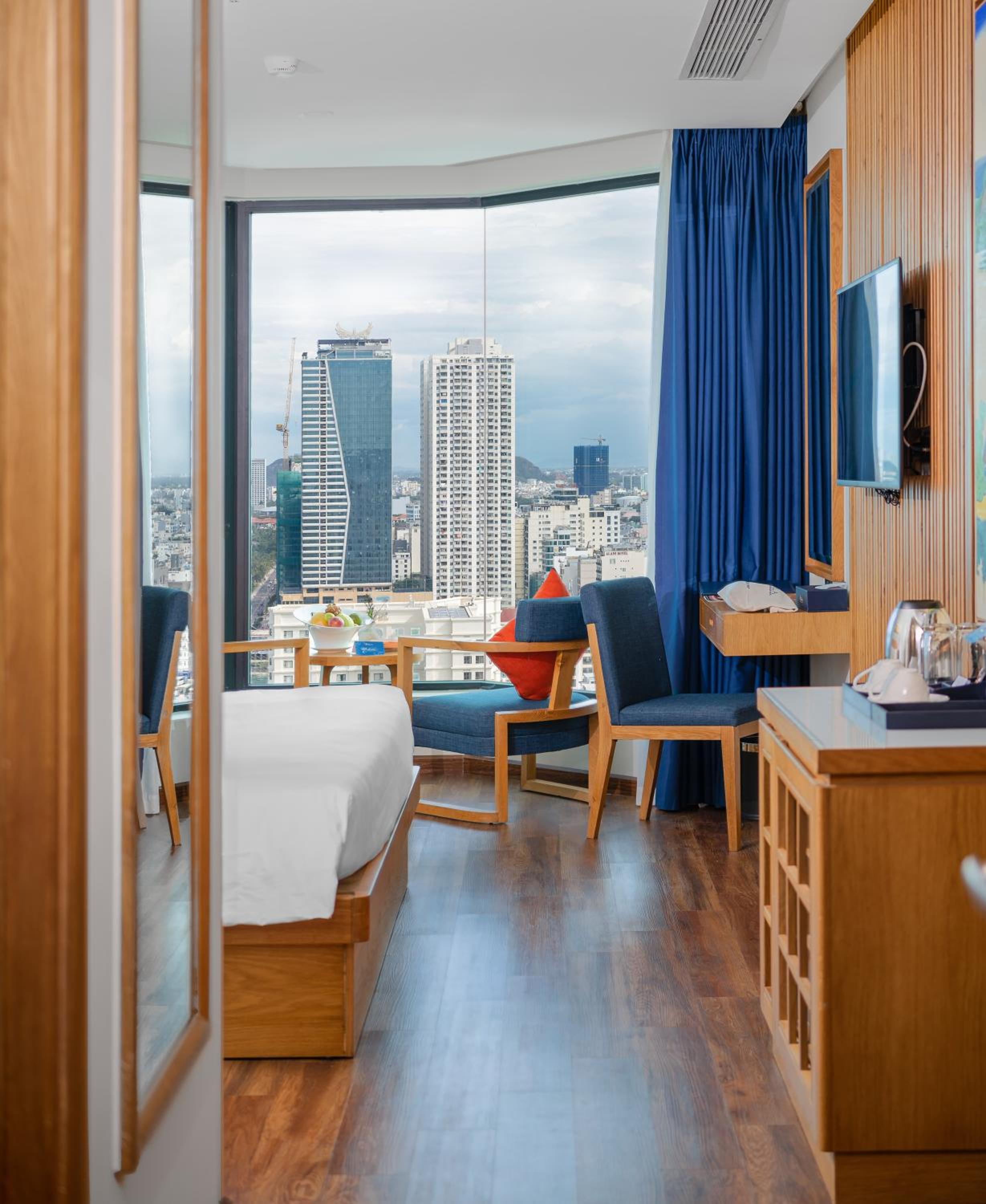 Superior Double Room with Partial Sea View