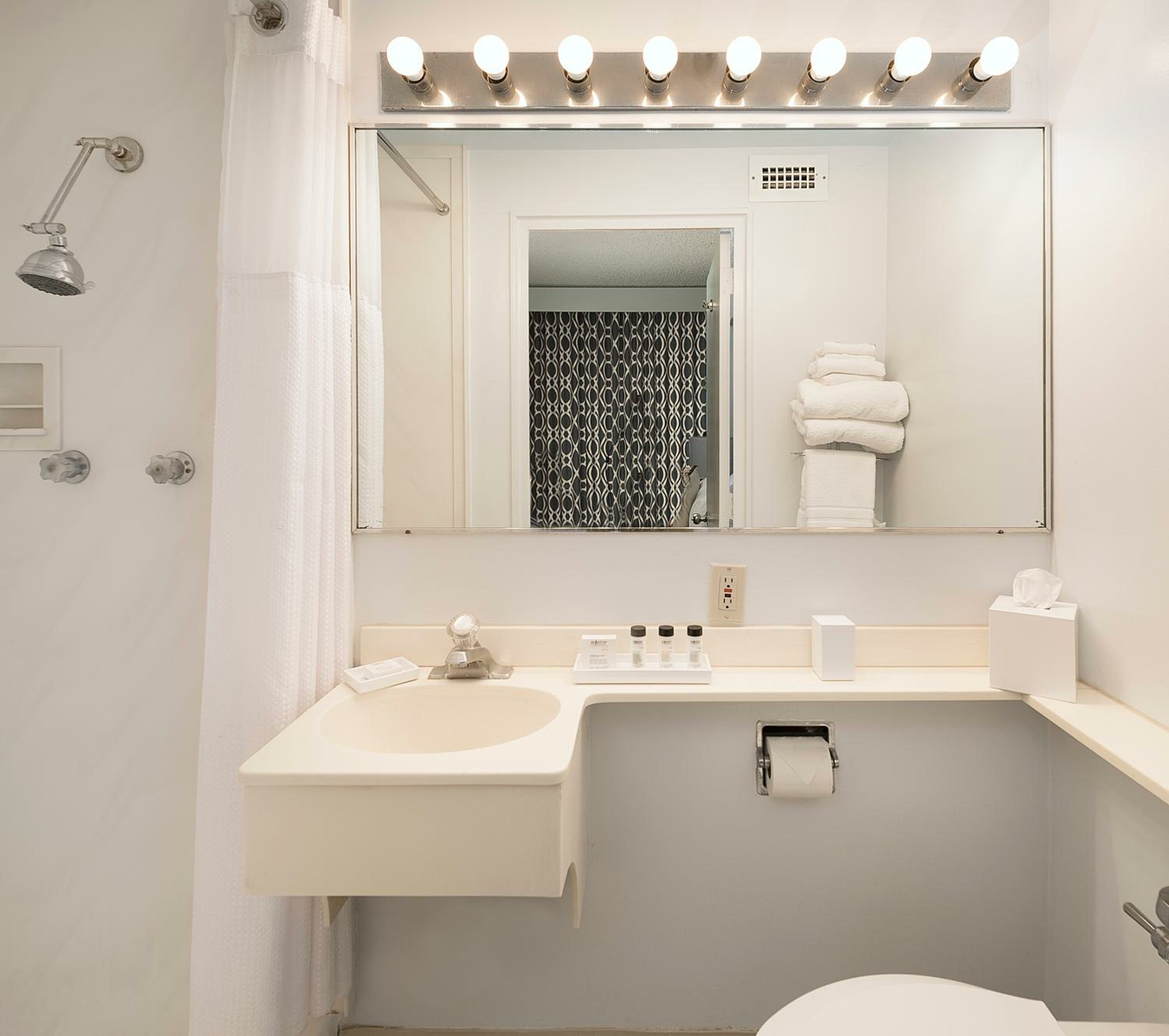 Economy Queen Room Non-View