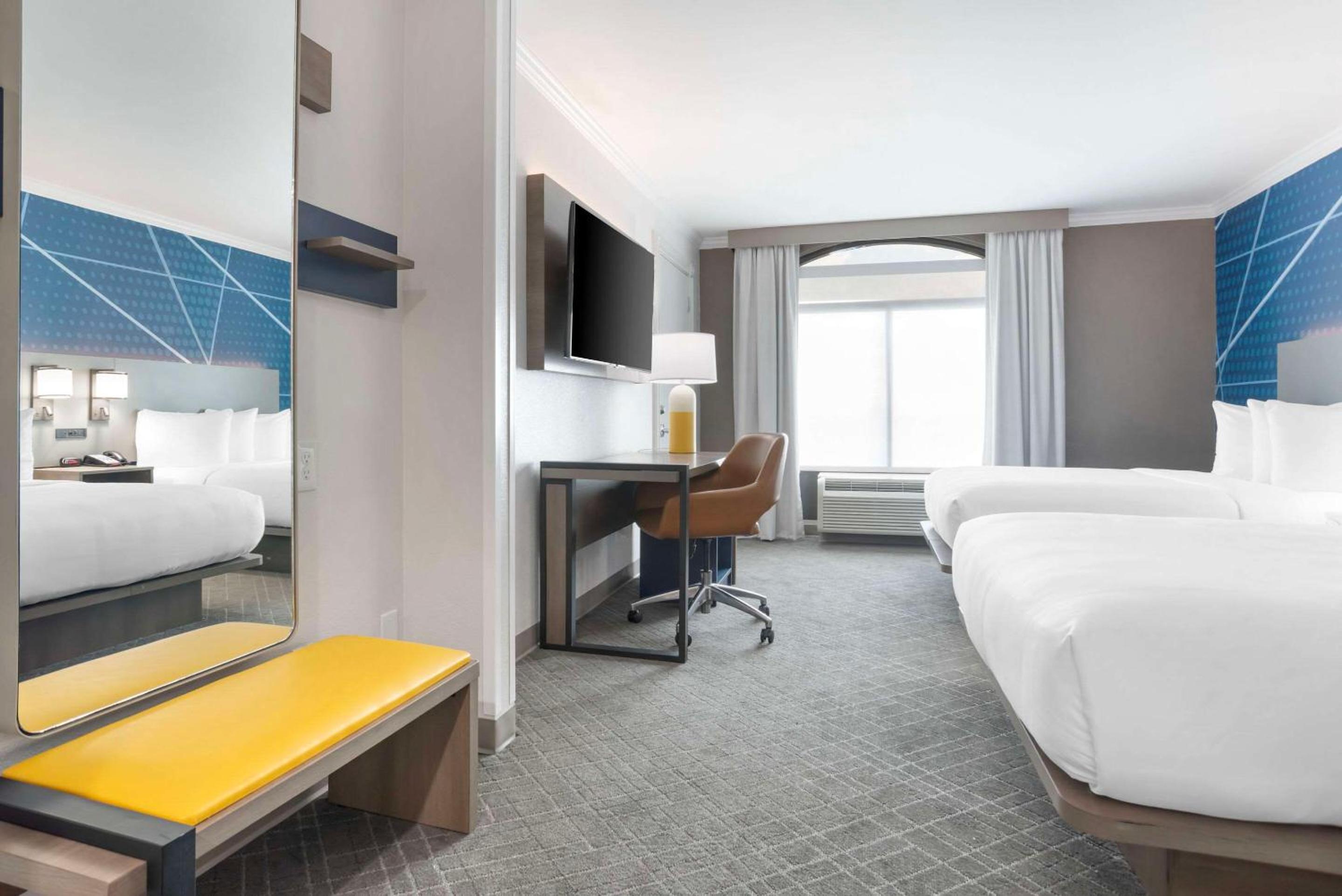 Standard Queen Room with Two Queen Beds - Non Smoking 