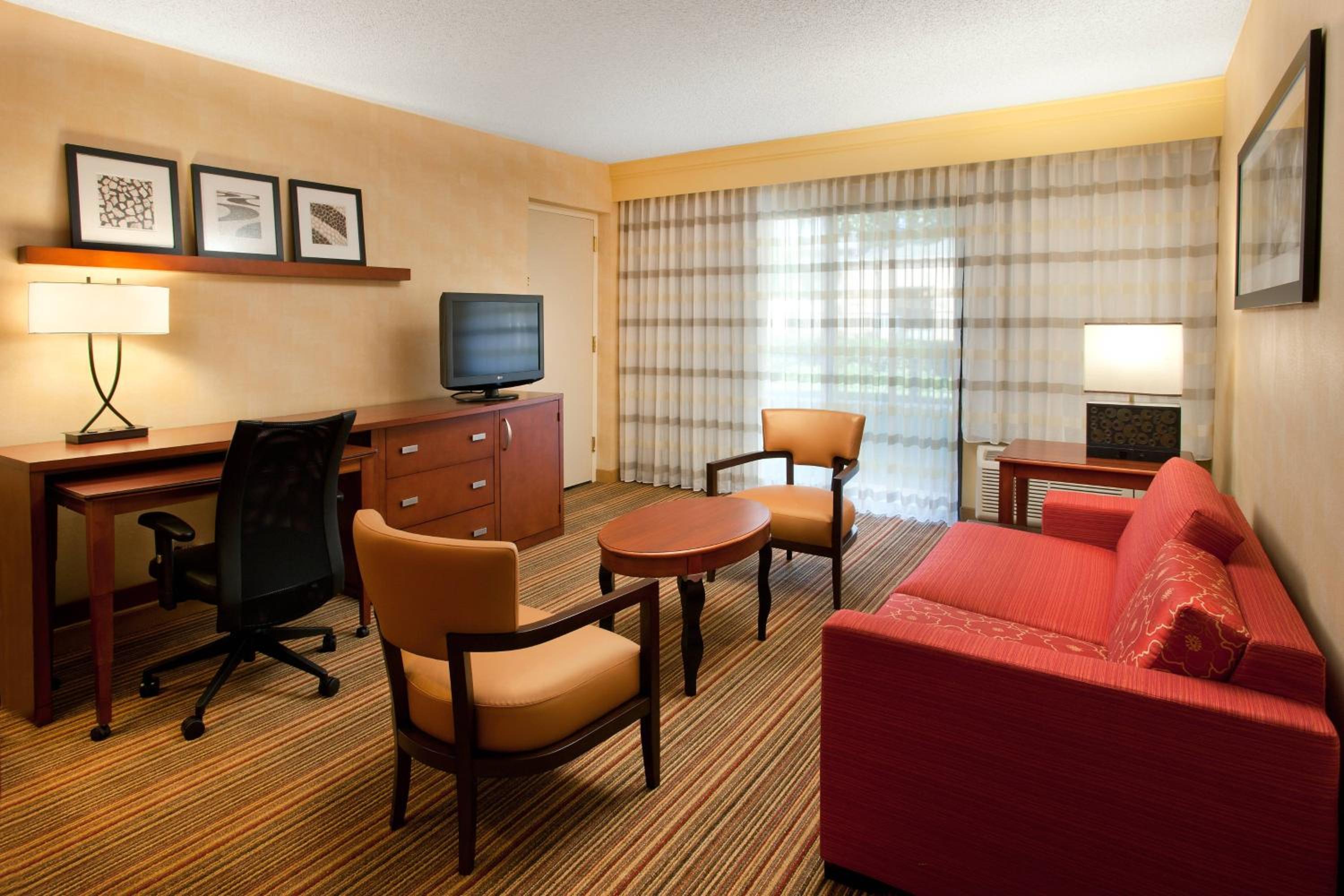 1 Bedroom 2 room Suite, 2 Doubles