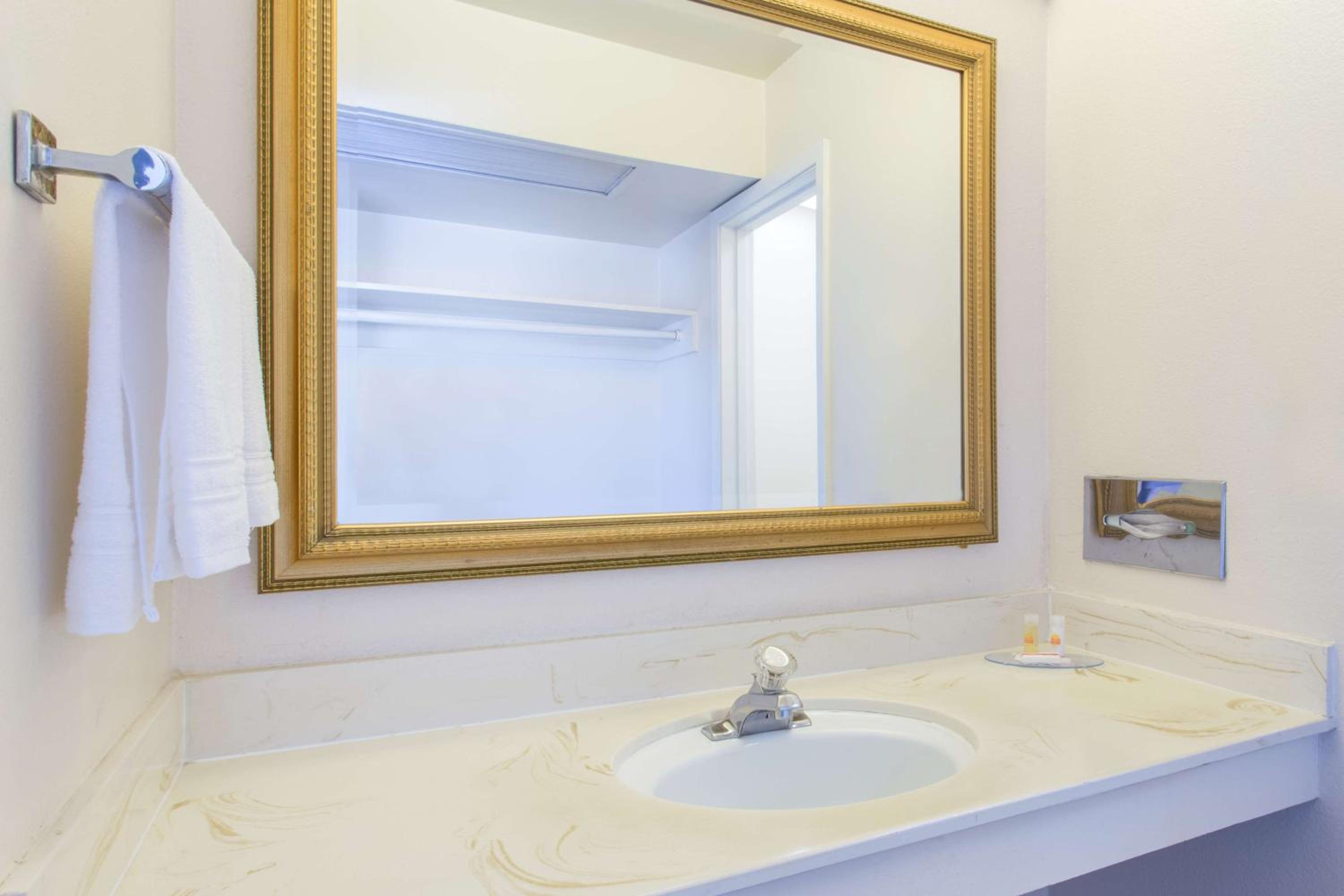 Deluxe Double Room with Two Double Beds - Smoking