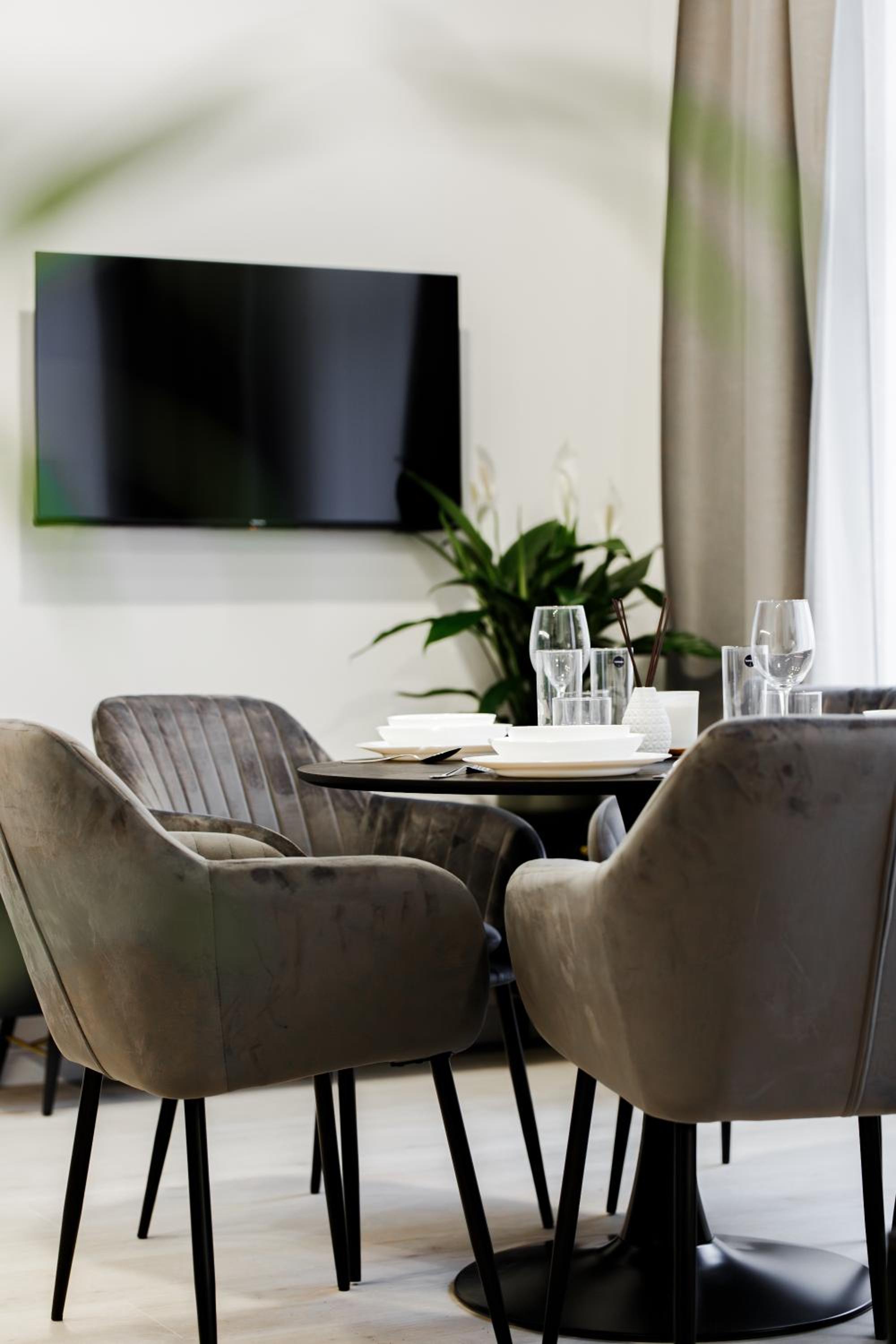 Superior One-Bedroom Apartment