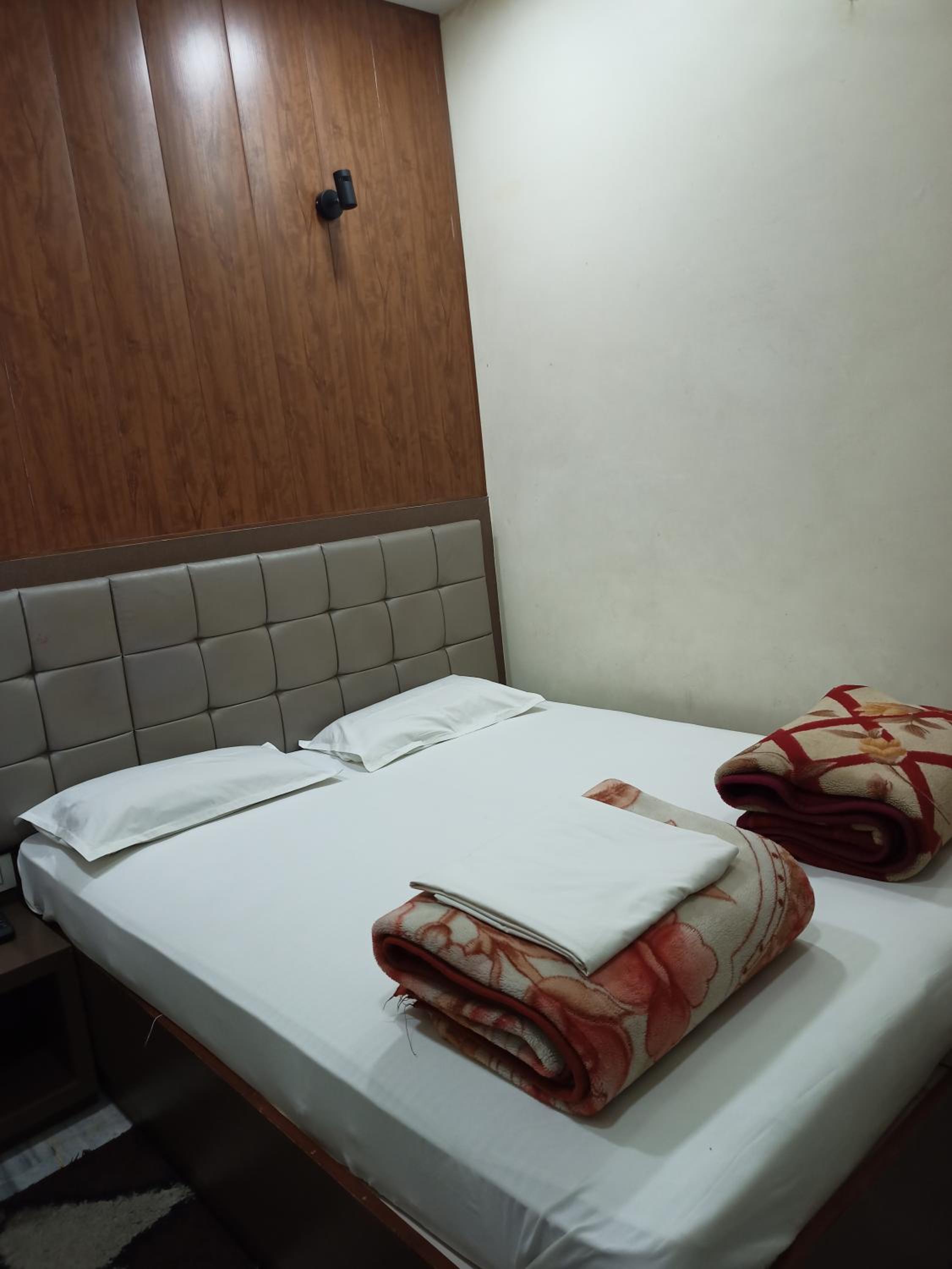 Standard Double Room (Includes Ganga Aarti And Darshan Assistance To Kashi Vishwanath Temple)