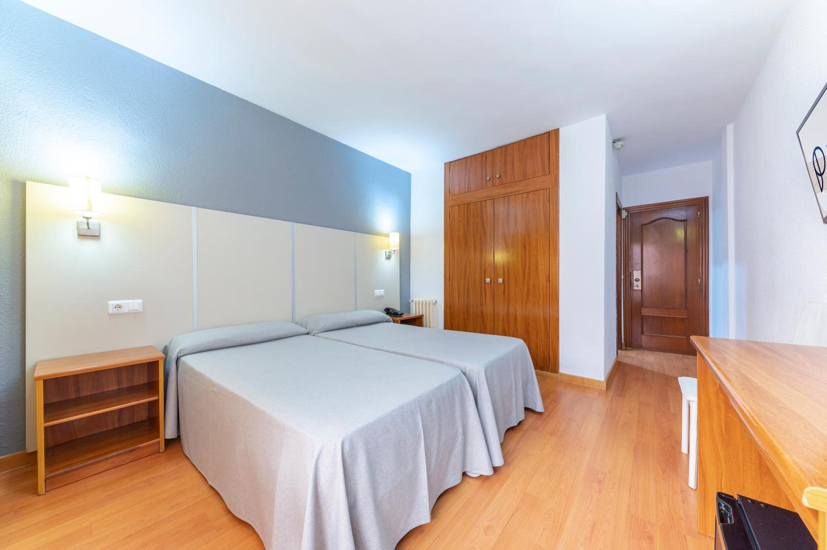 Double Room (1 Adult)