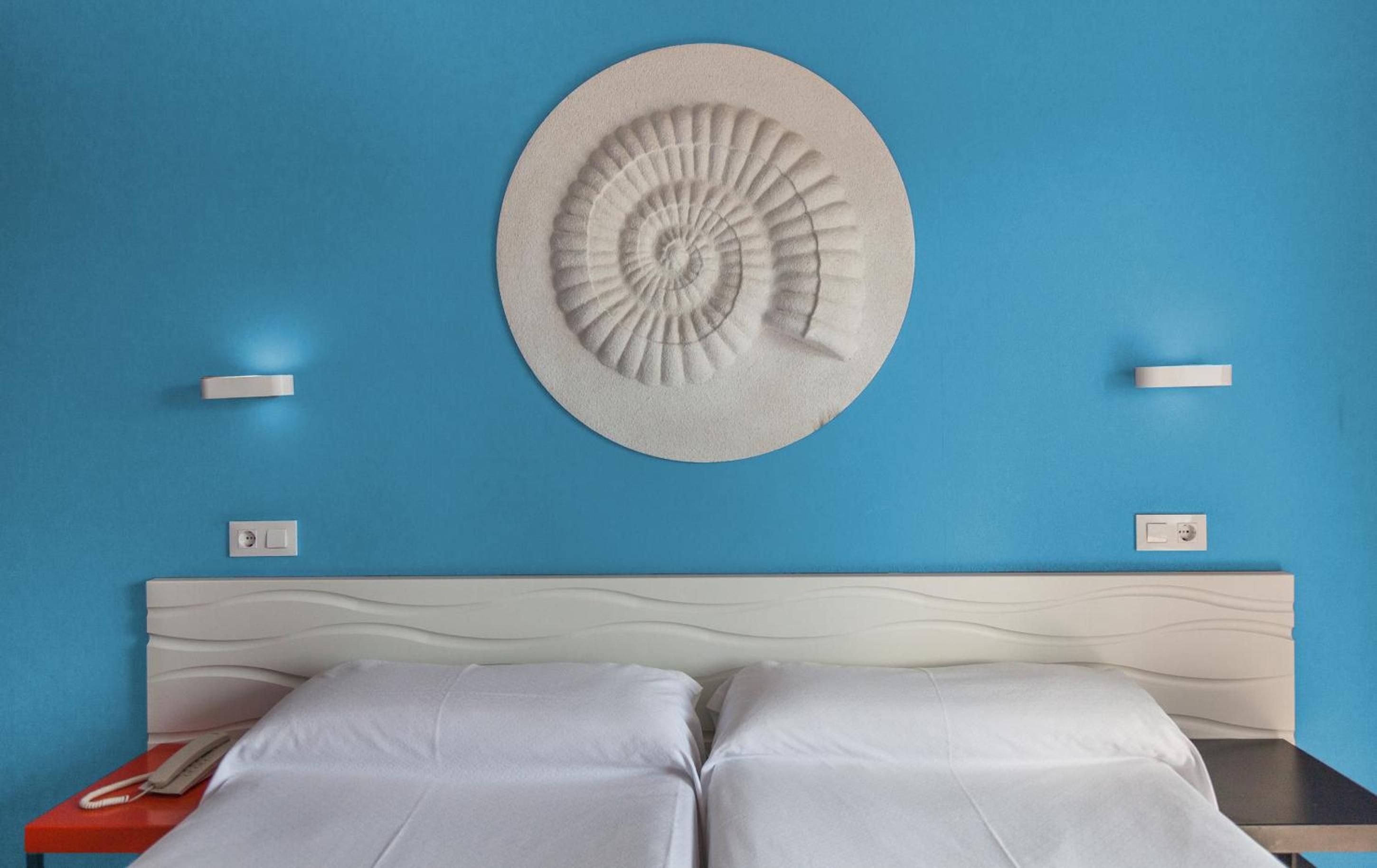 Double Or Twin Room (2 Adults + 1 Child)