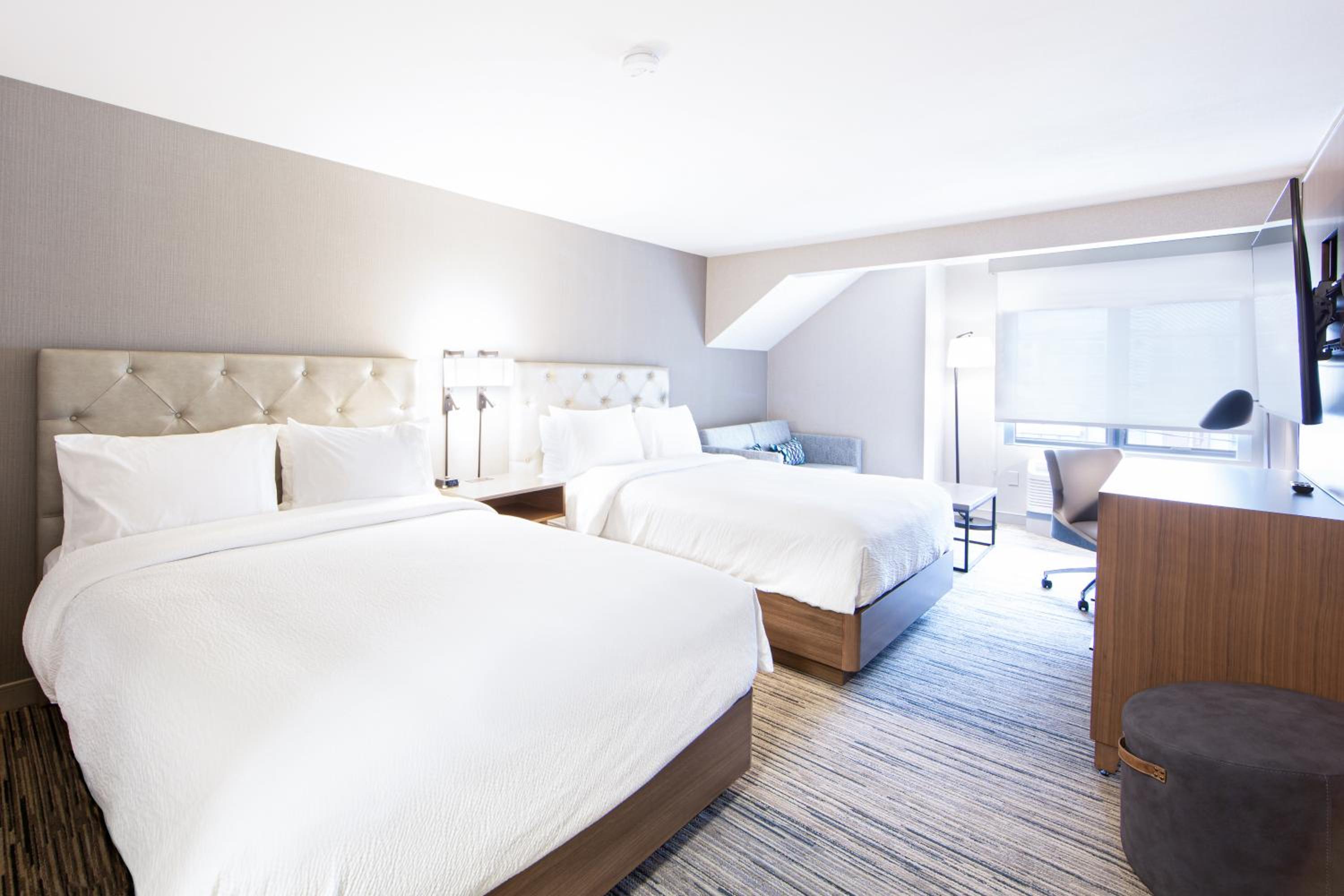 1 Bedroom Suite, 2 Queen, Sofa bed