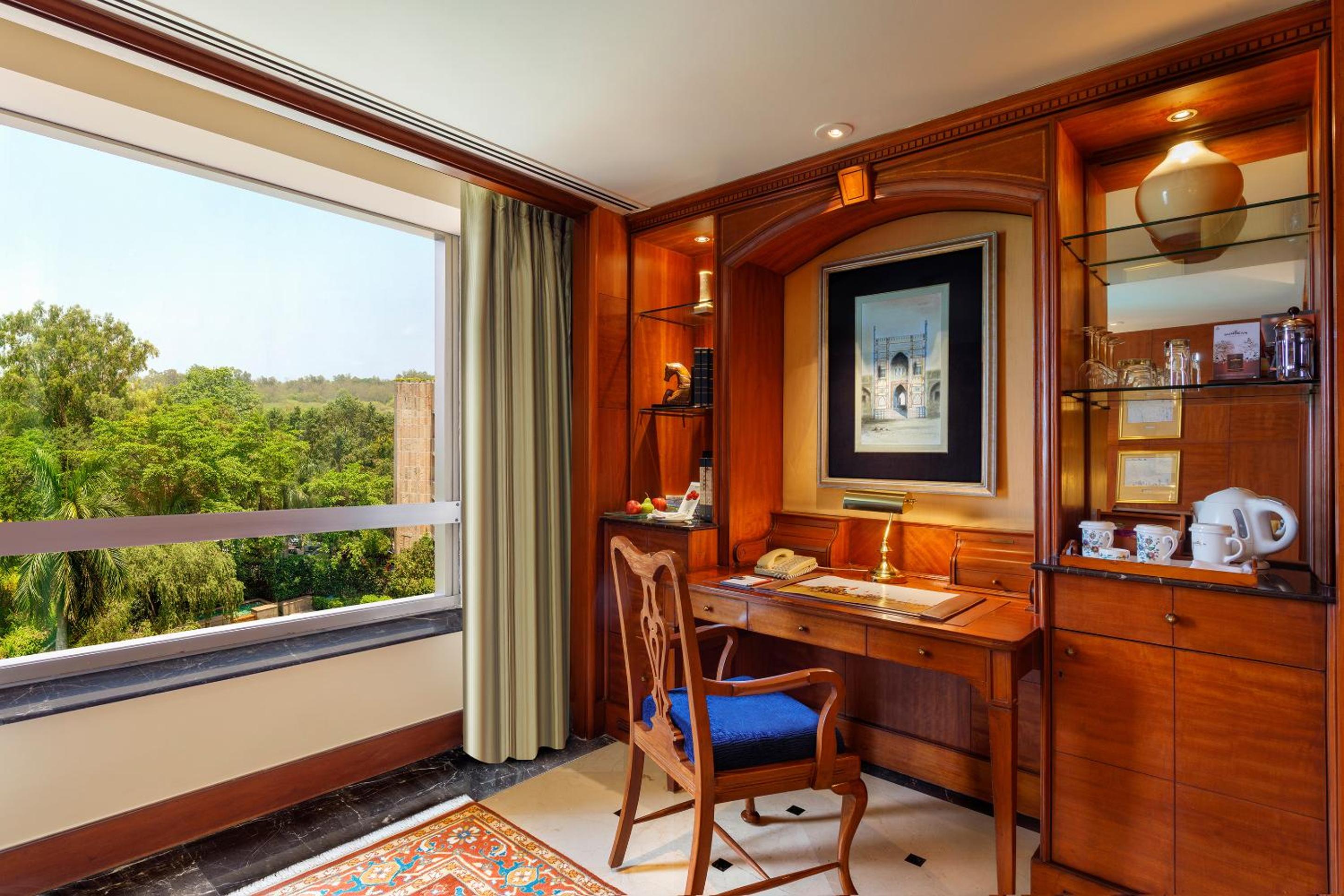 Towers Room, Concierge level, Larger Guest room with complimentary lounge access, 1 King