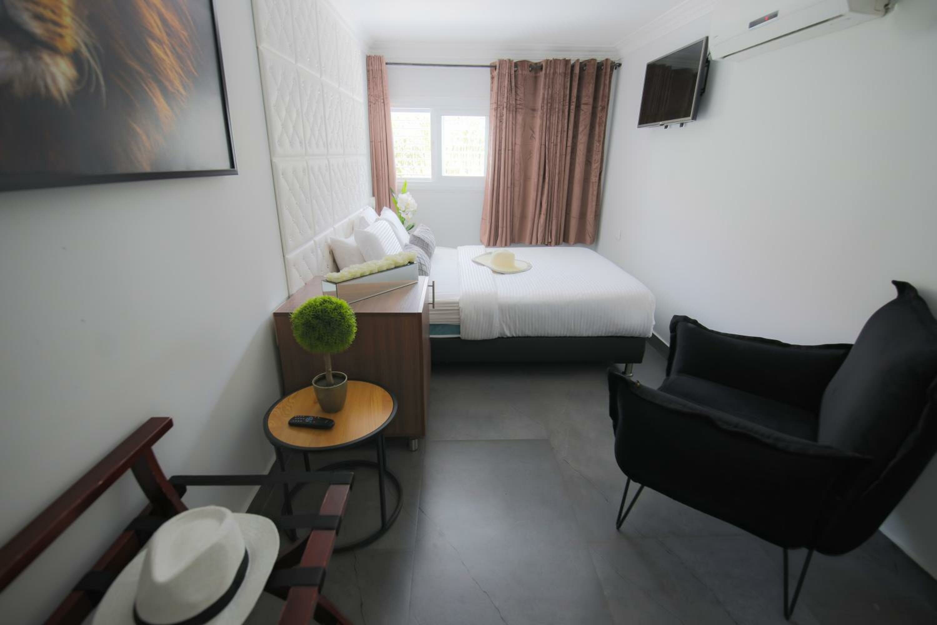 Classic Double Room with Bath