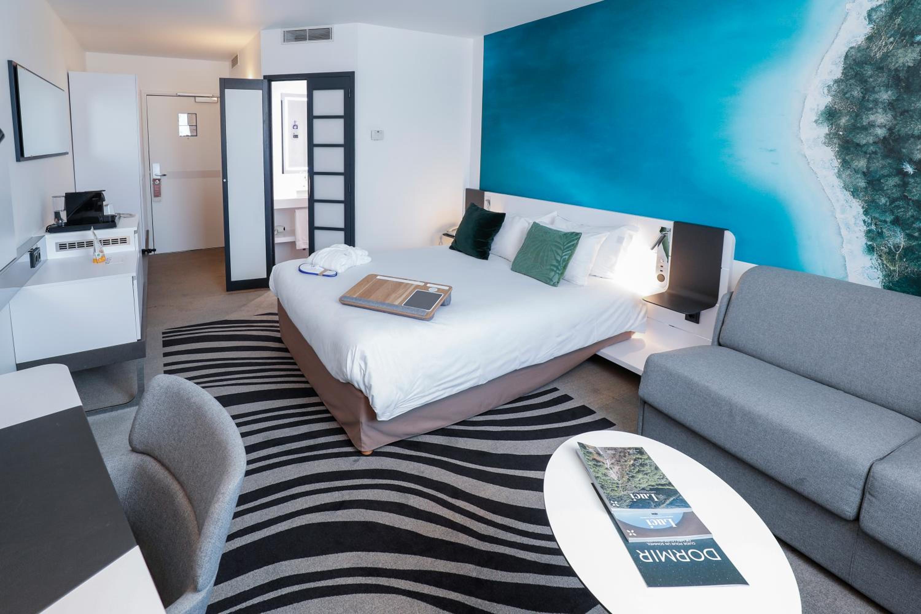 Executive Queen Room with Sofa