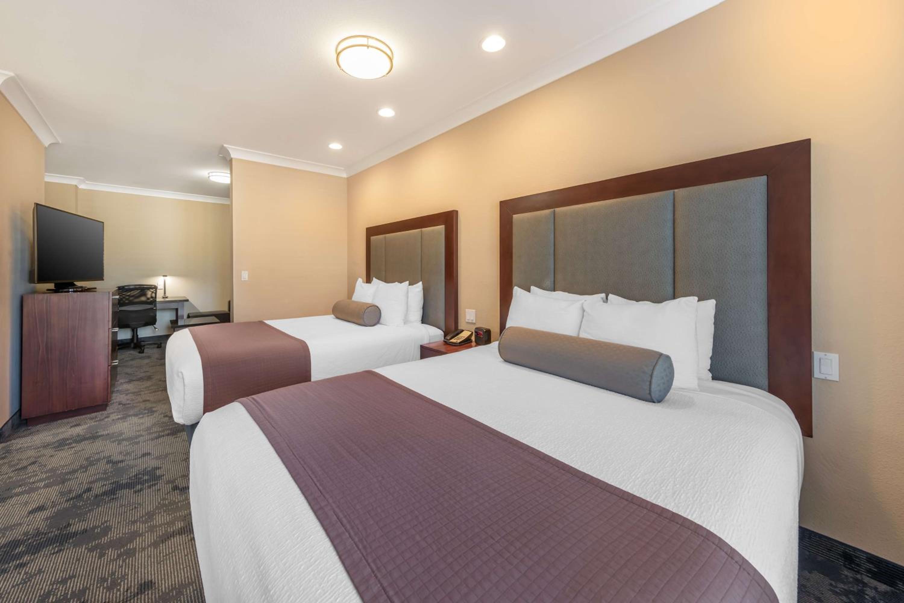 Queen Suite with Two Queen Beds