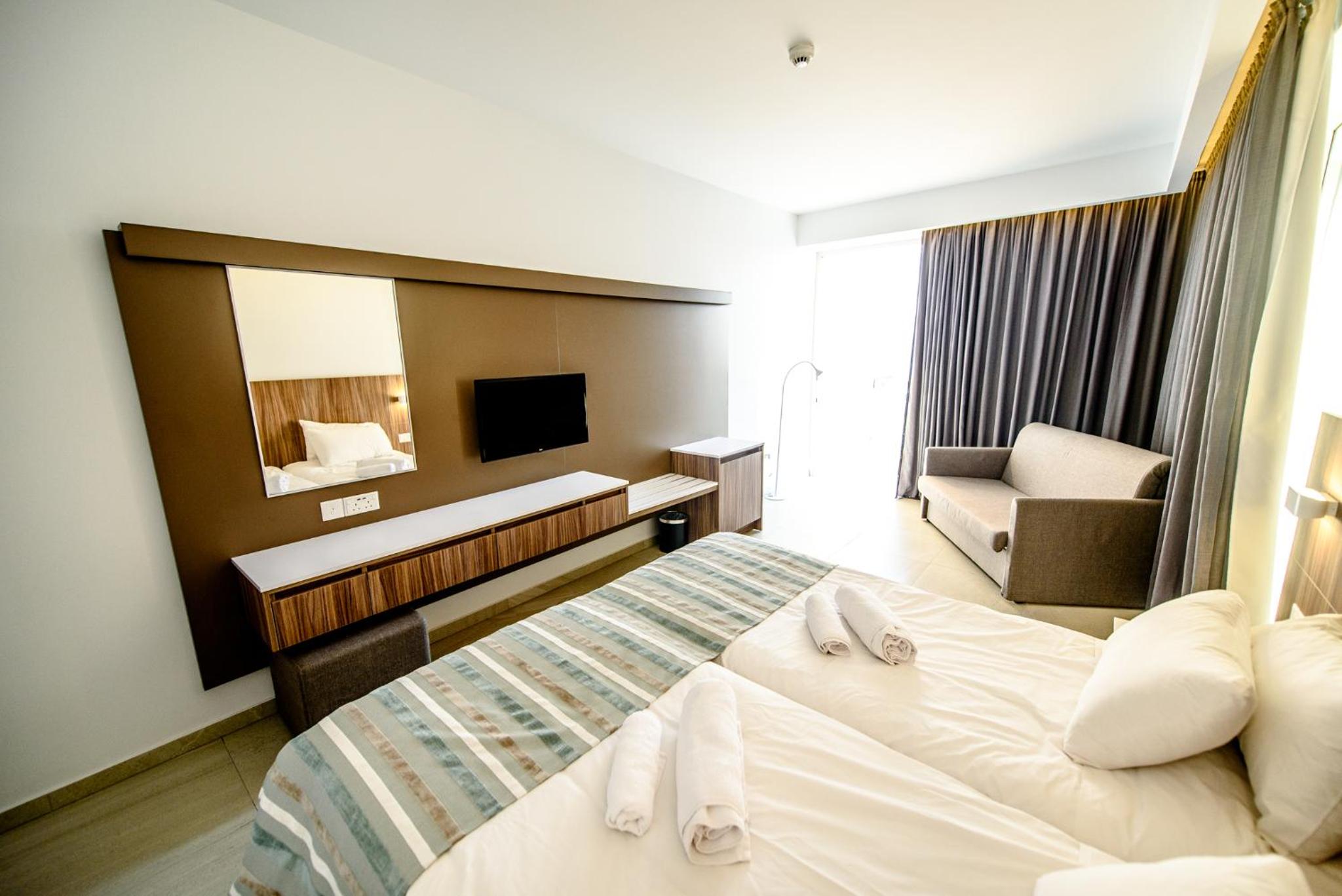 Double Or Twin Room (2 Adults + 1 Child)